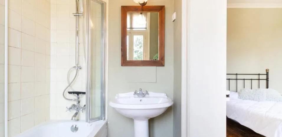 Bathroom, Bed in Le presbytère de Fressin