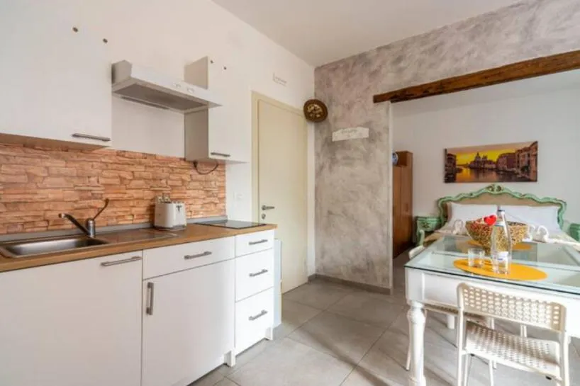 Kitchen or kitchenette in Monti Guesthouse