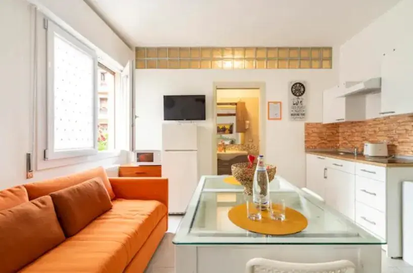 Triple Room with Private Bathroom in Monti Guesthouse Triple Room with Private Bathroom in Monti Guesthouse