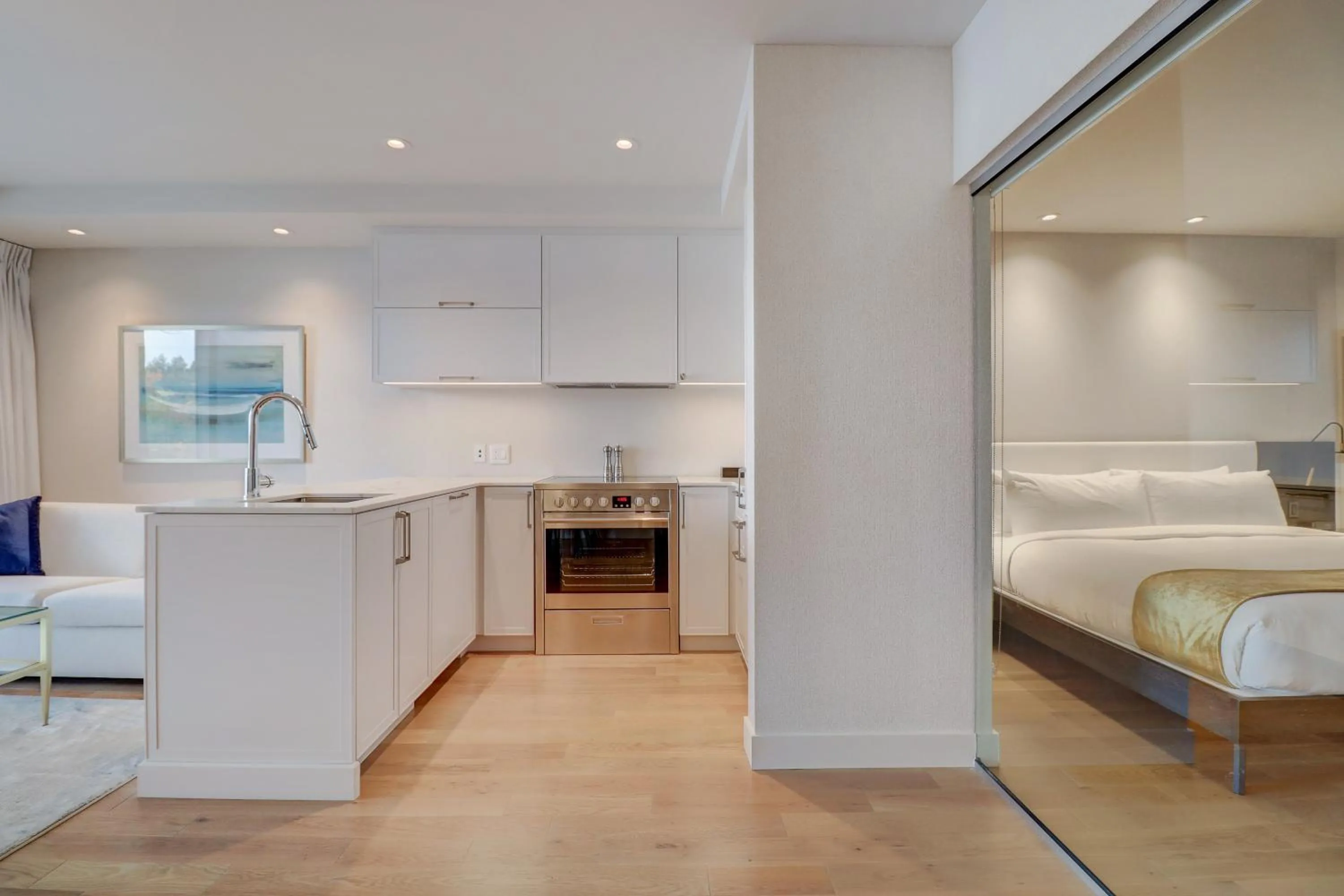 Bed in Ripplecove Hotel & Spa