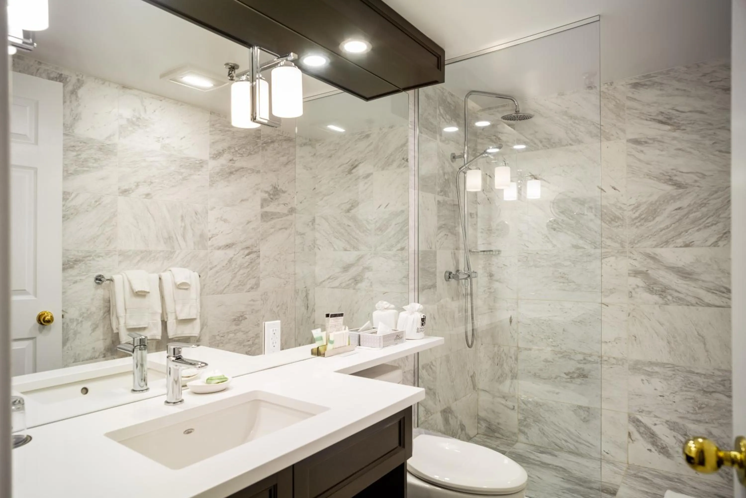 Bathroom in Ripplecove Hotel & Spa