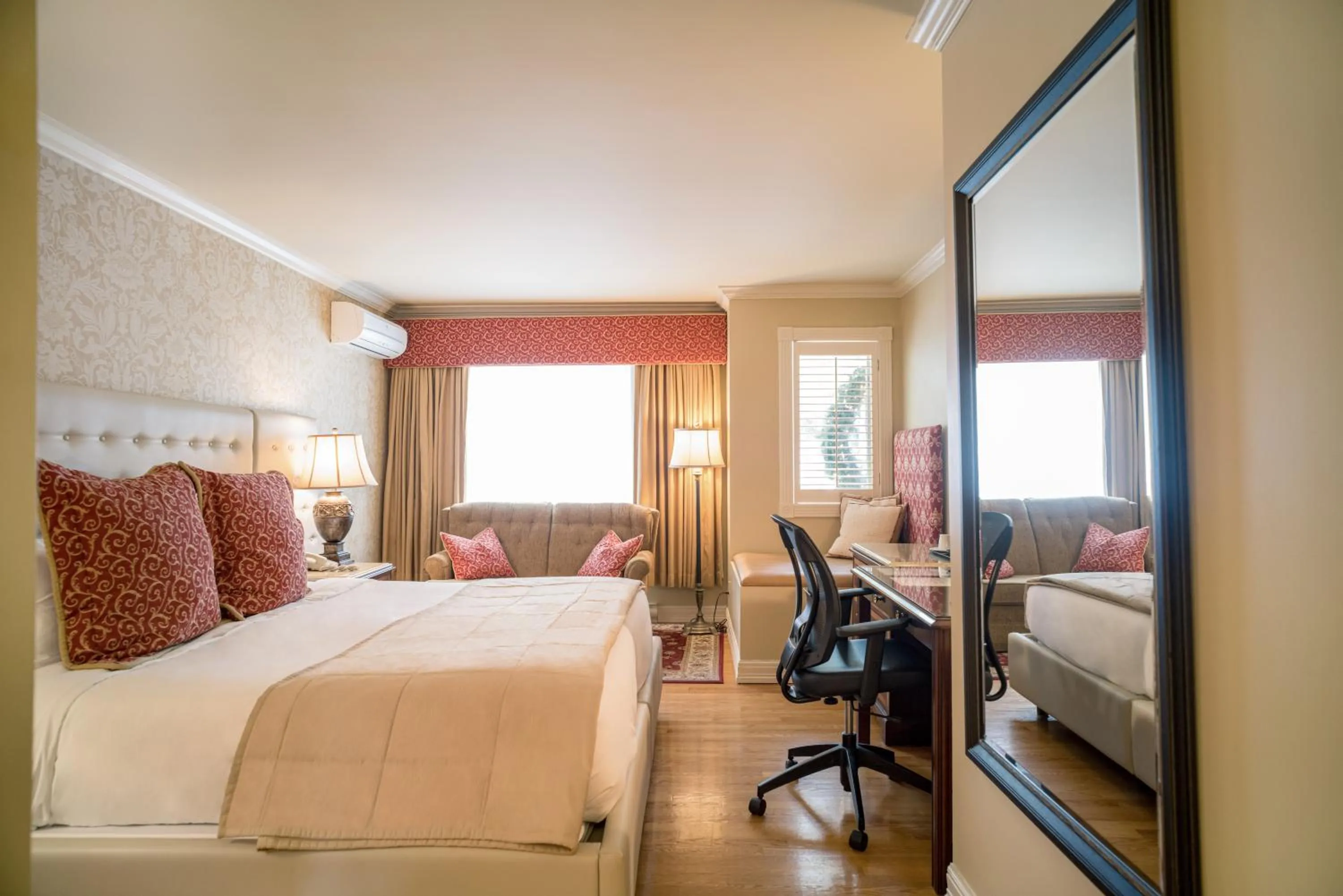 Bed in Ripplecove Hotel & Spa