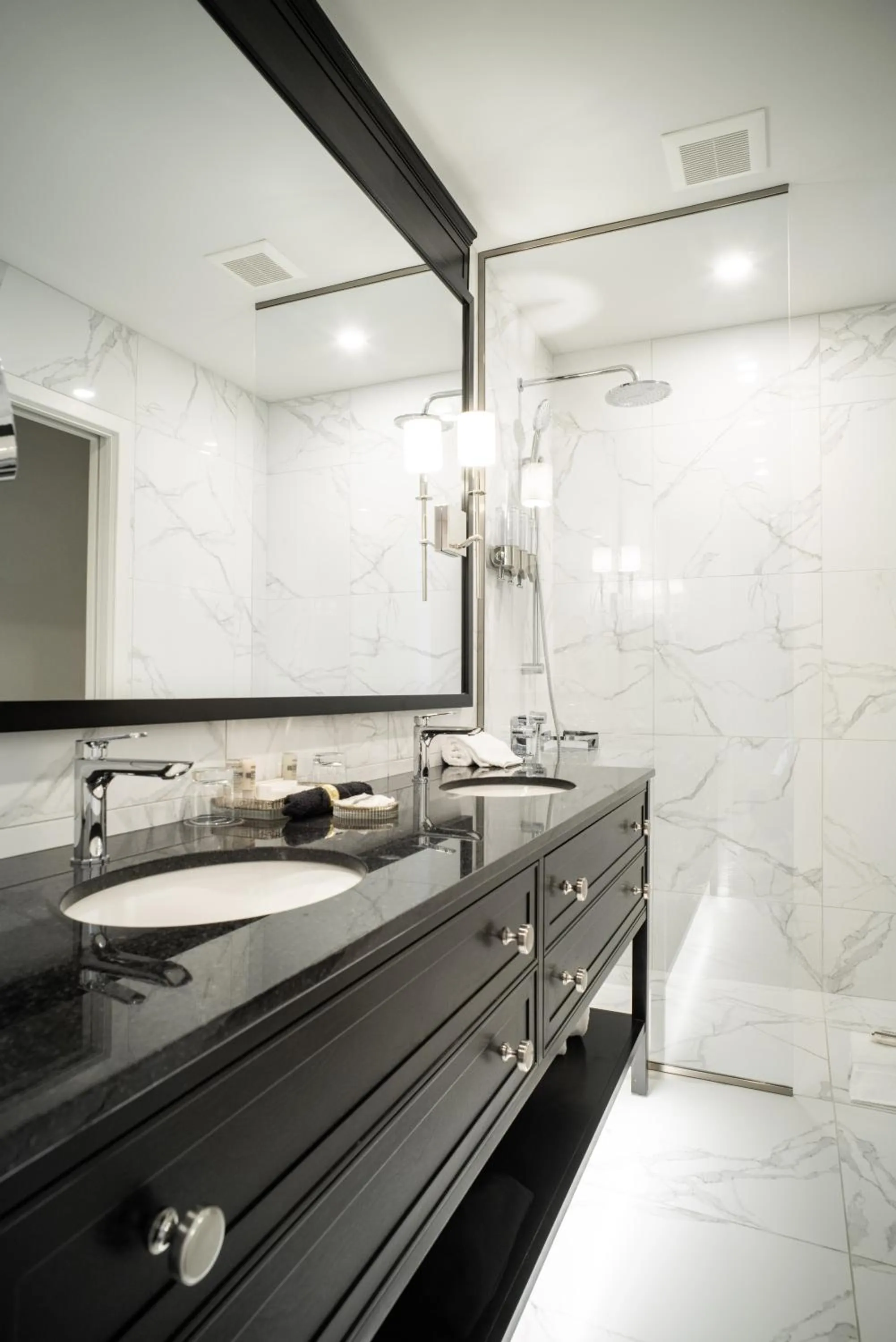 Shower in Ripplecove Hotel & Spa