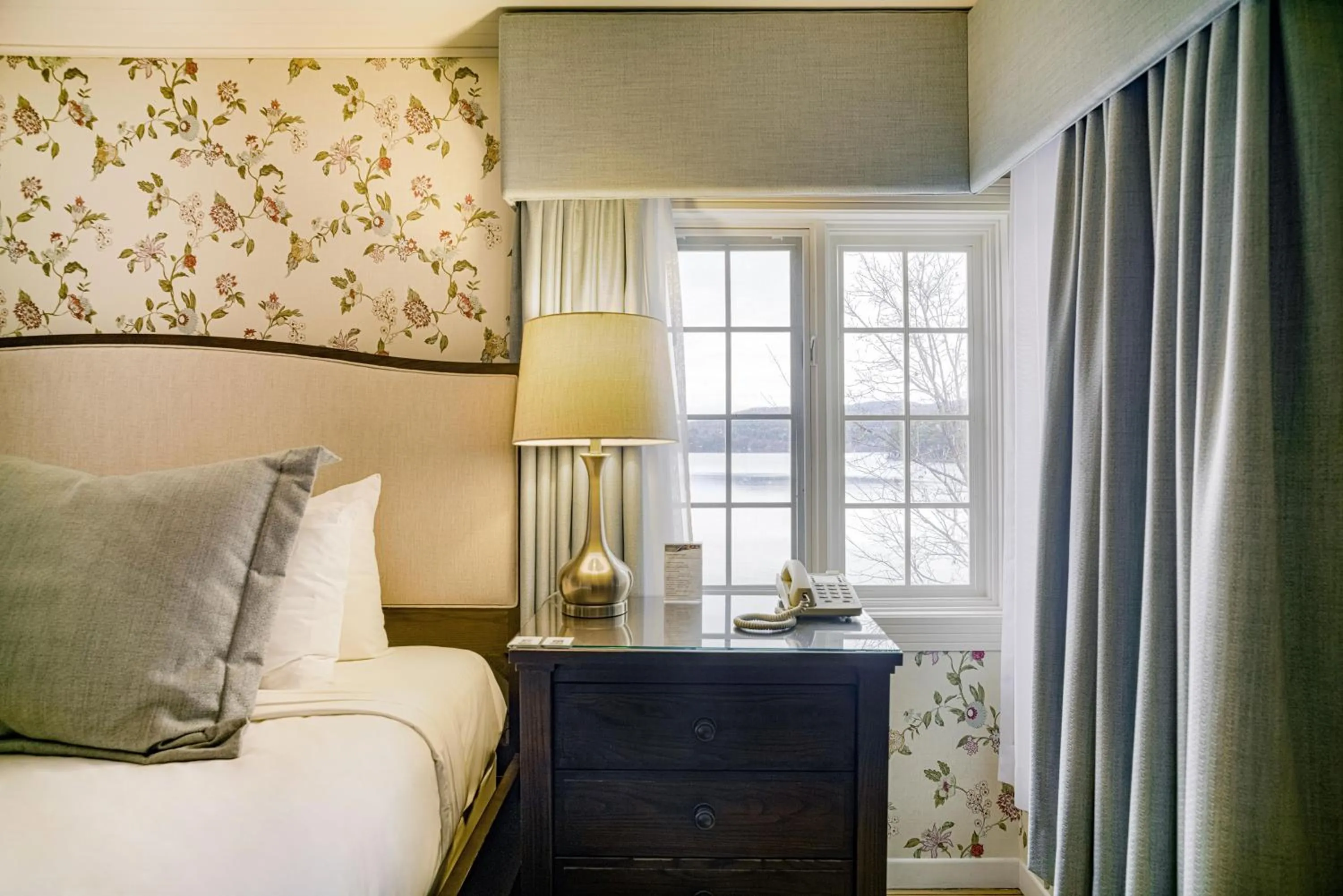 Bed in Ripplecove Hotel & Spa