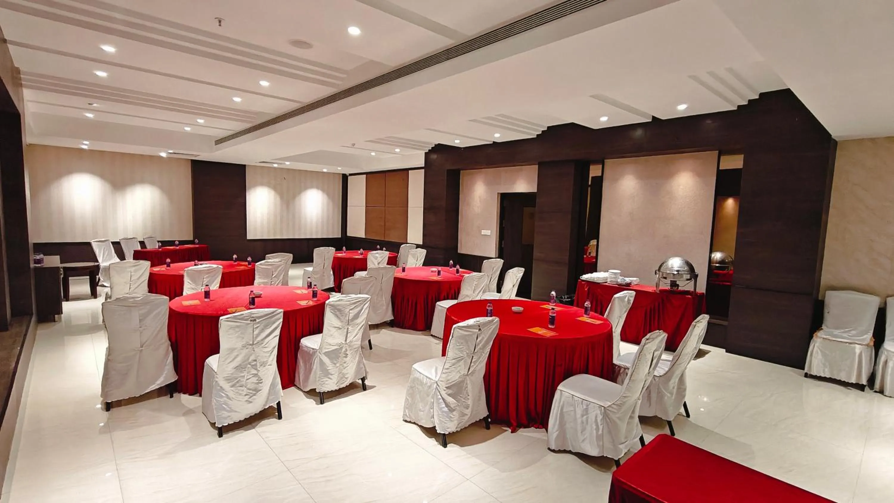 Restaurant/places to eat in ASR Parklane, A Bergamont Hotel - Hosur