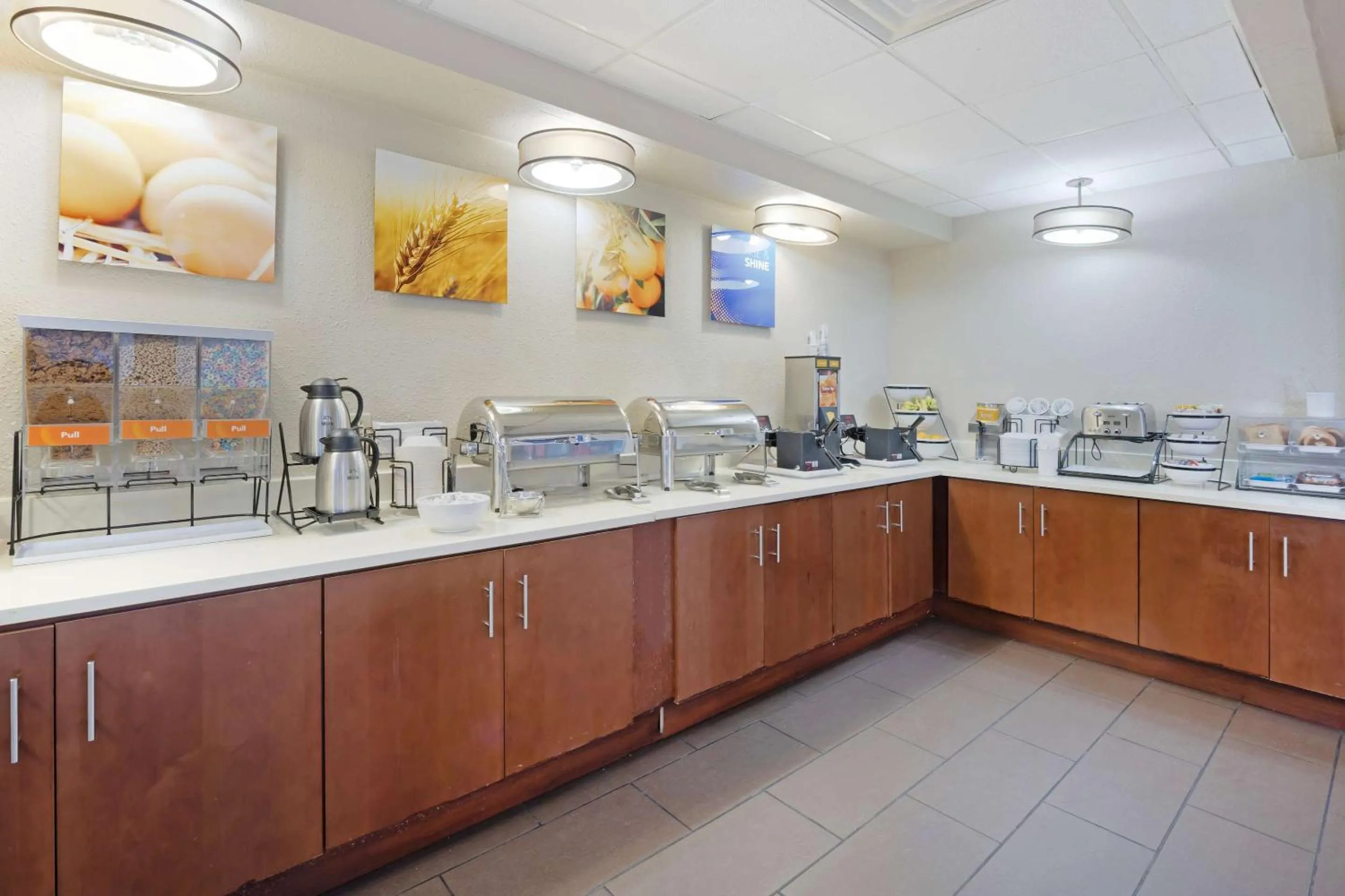 Breakfast in Comfort Inn & Suites Wichita Northeast