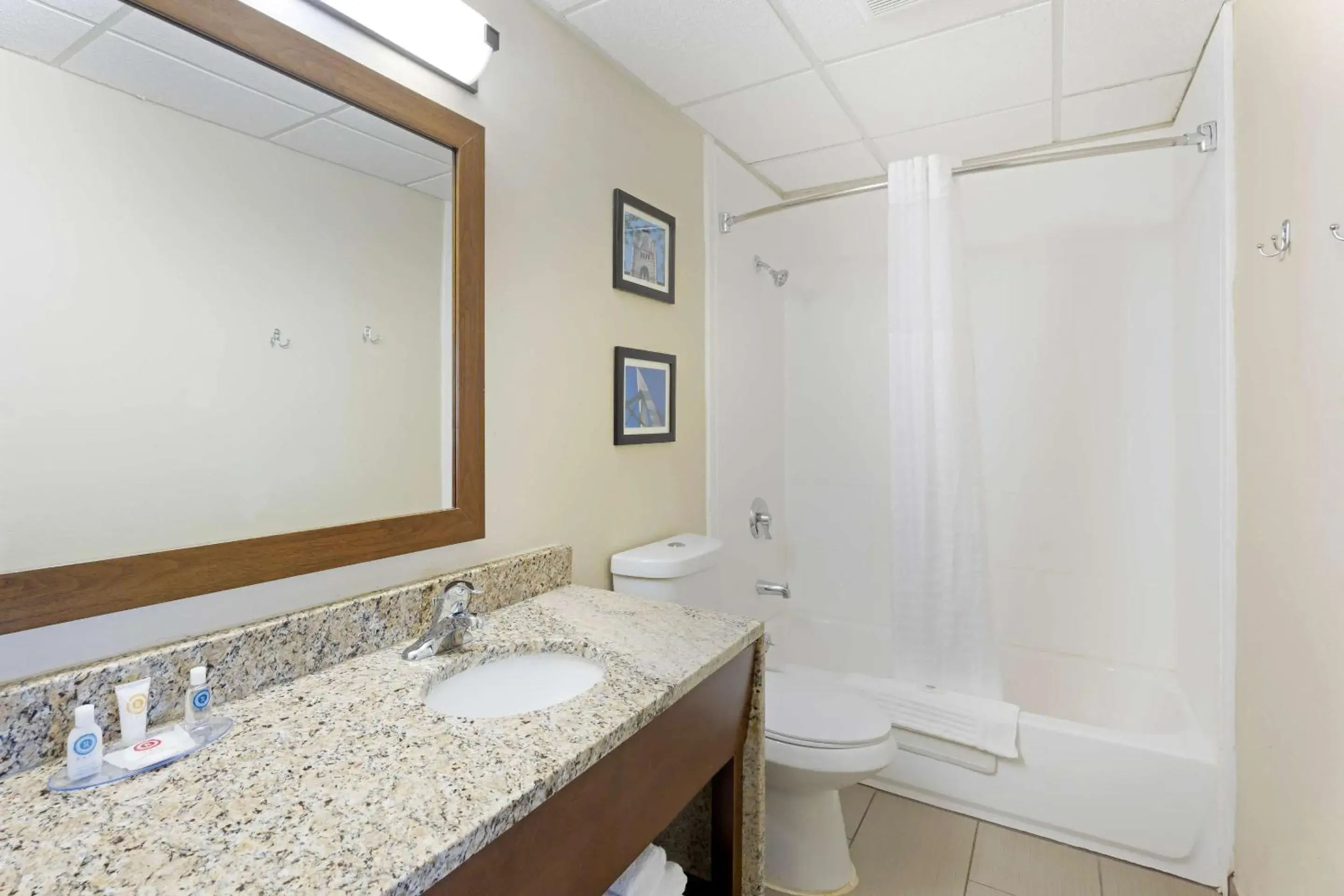 Bedroom in Comfort Inn & Suites Wichita Northeast Bedroom in Comfort Inn & Suites Wichita Northeast