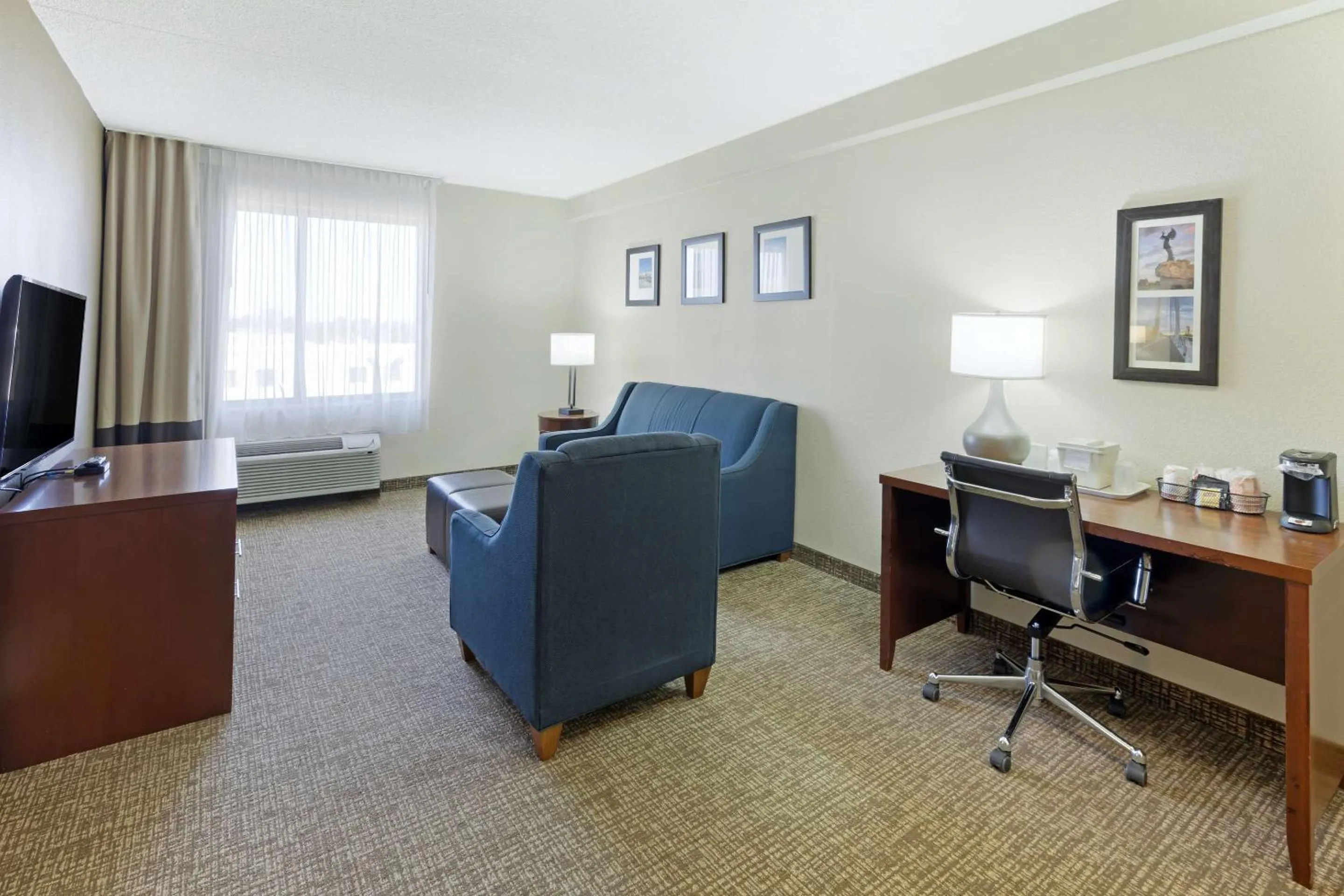 Bedroom in Comfort Inn & Suites Wichita Northeast