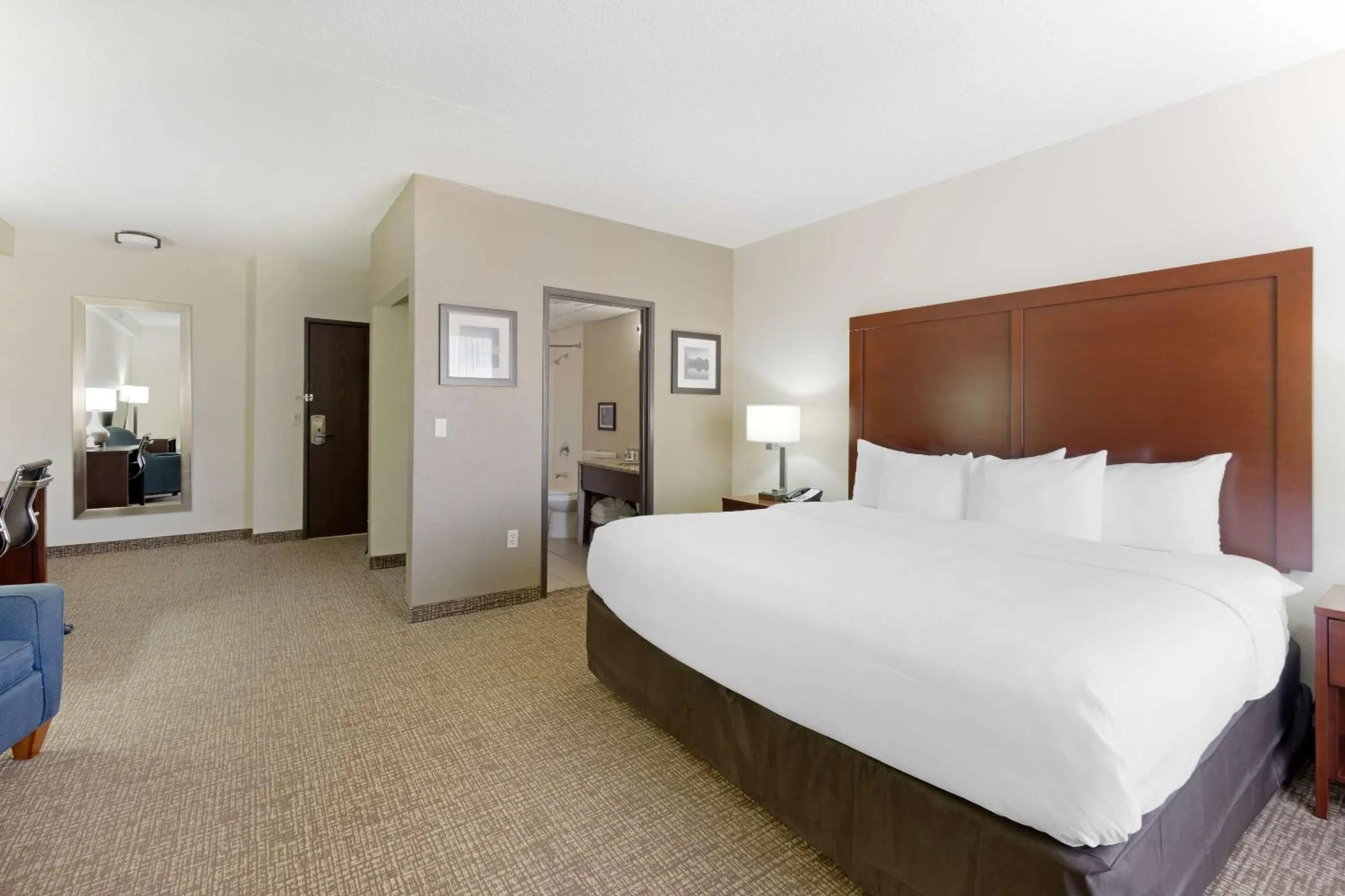 Bedroom, Bed in Comfort Inn & Suites Wichita Northeast