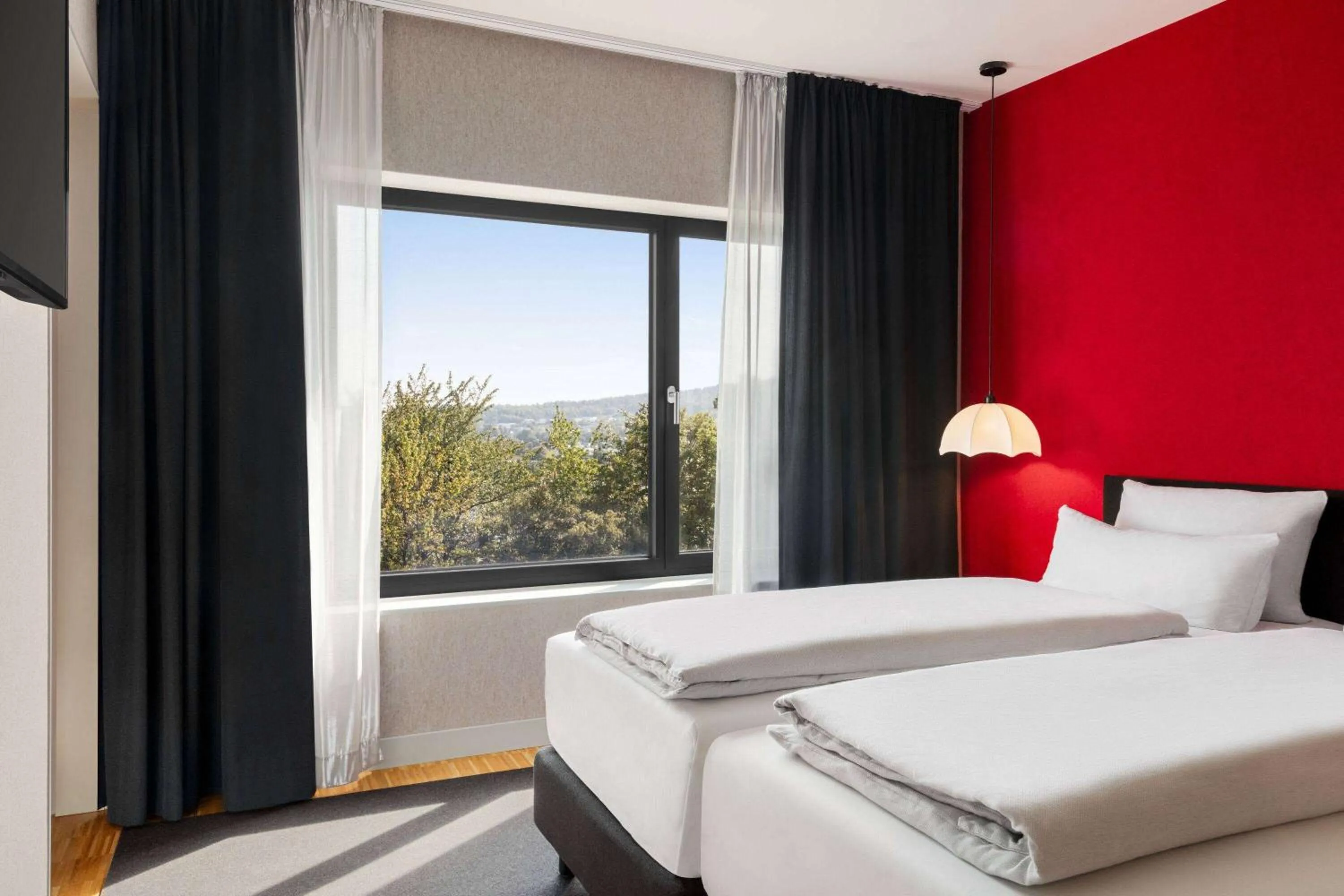 Photo of the whole room, Bed in Vienna House by Wyndham Ernst Leitz Wetzlar