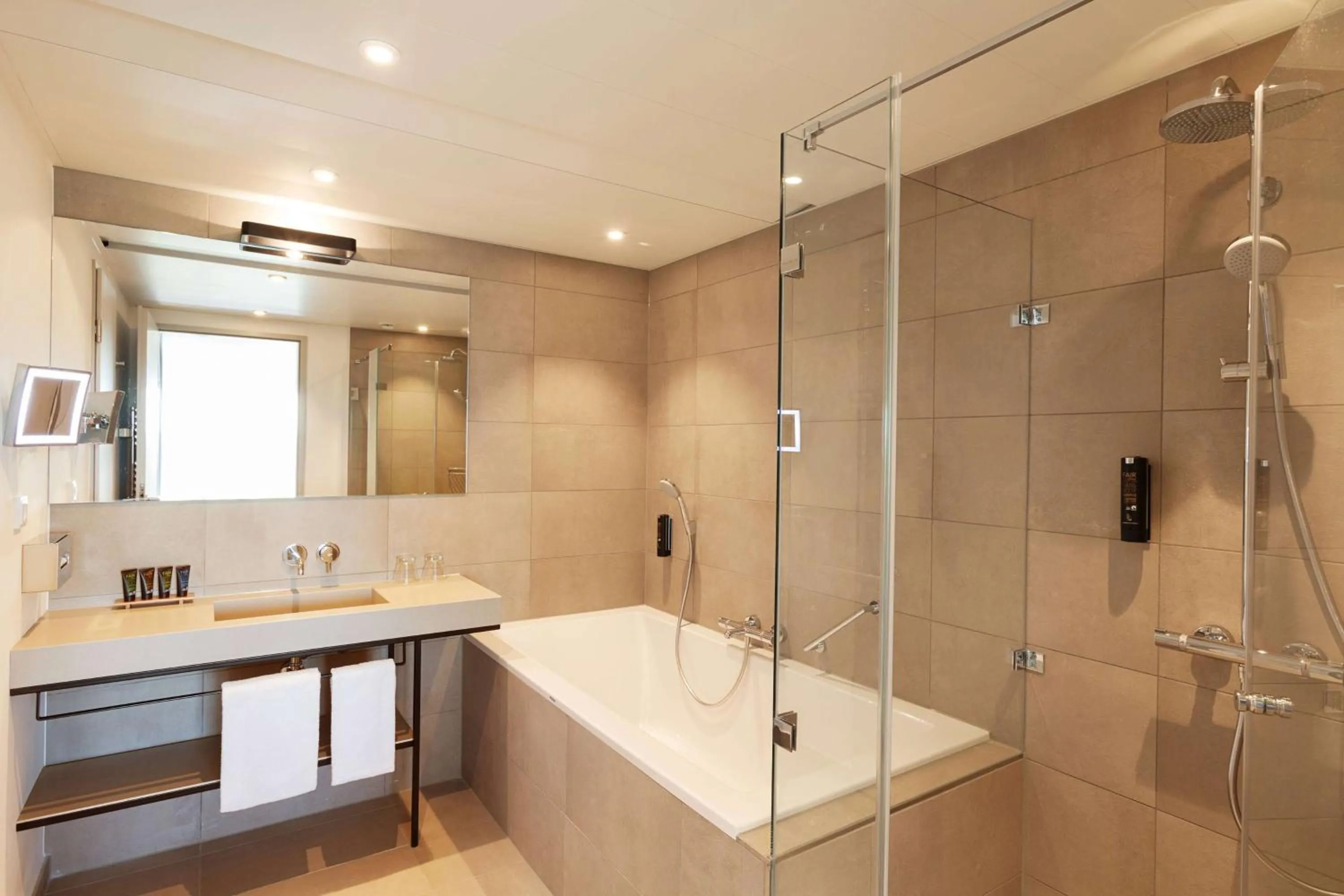 Shower in Vienna House by Wyndham Ernst Leitz Wetzlar