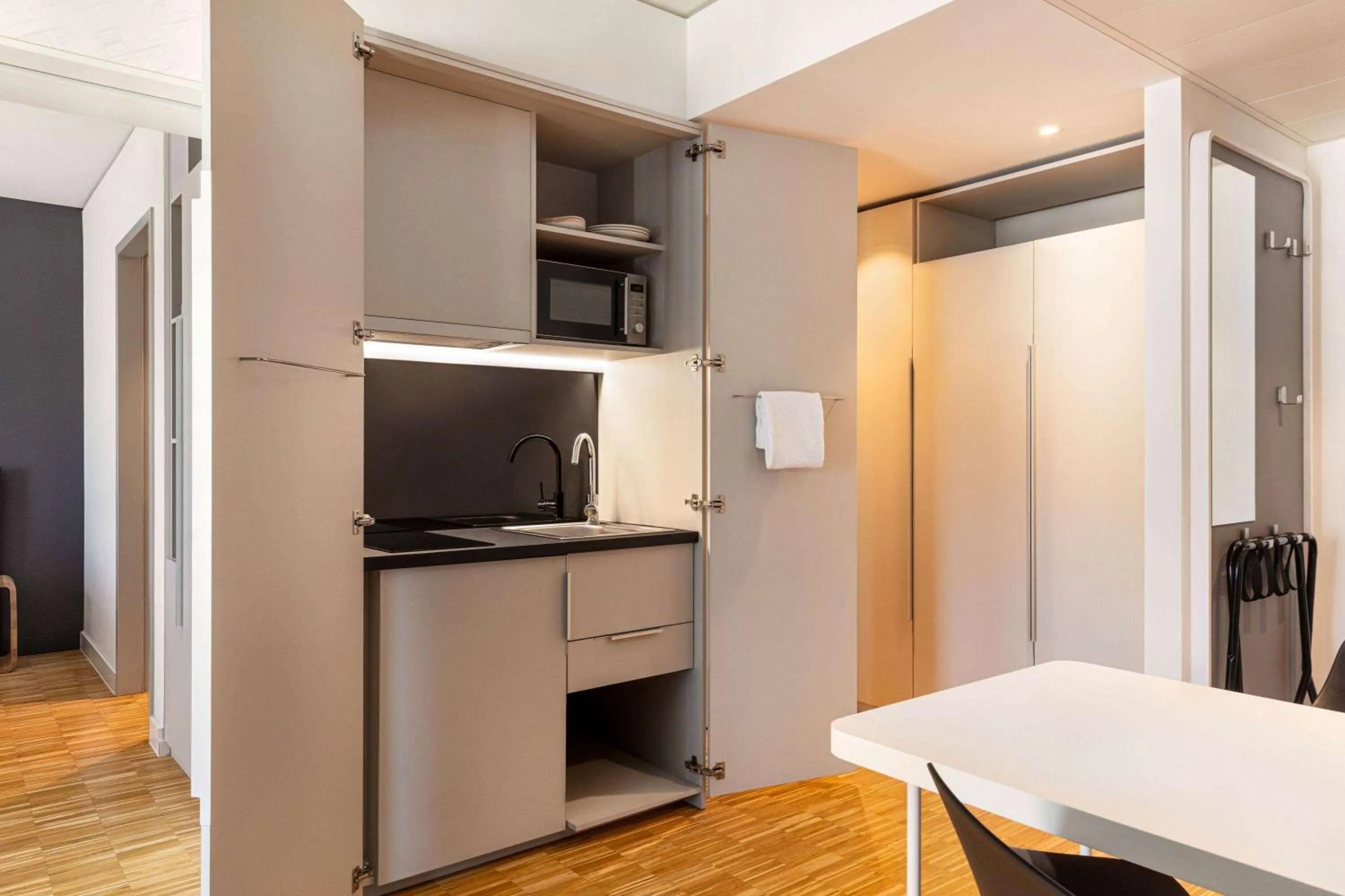 Bed in Vienna House by Wyndham Ernst Leitz Wetzlar