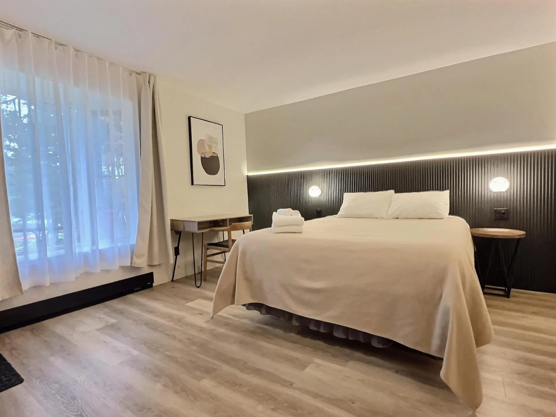 Bed in Hôtel du Lac Lenore