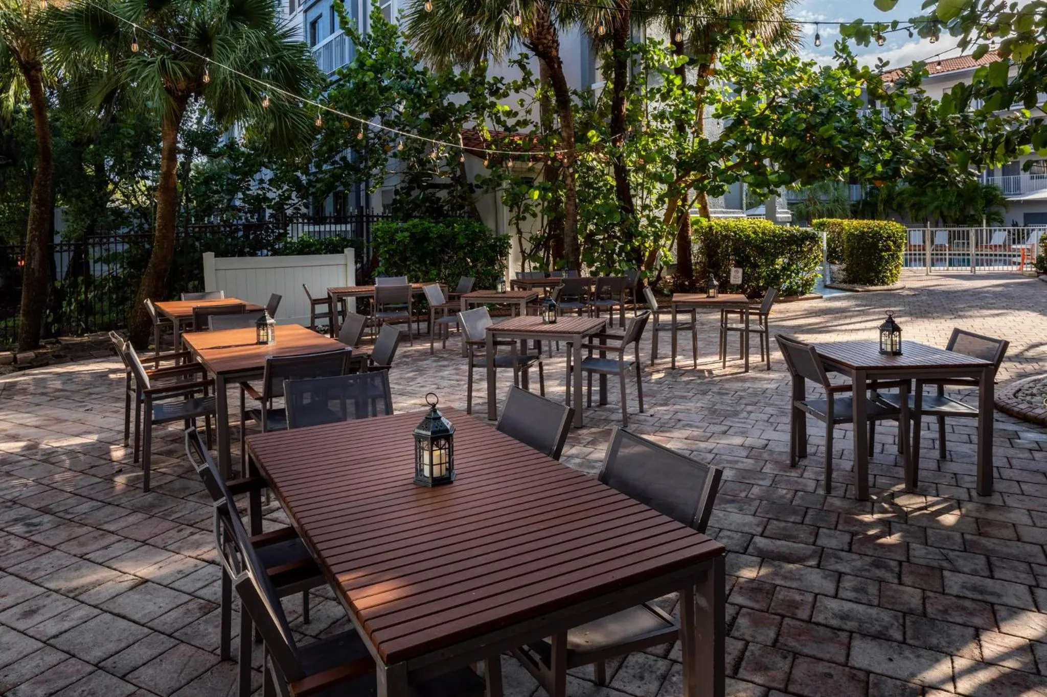 Restaurant/places to eat in Holiday Inn & Suites Boca Raton - North