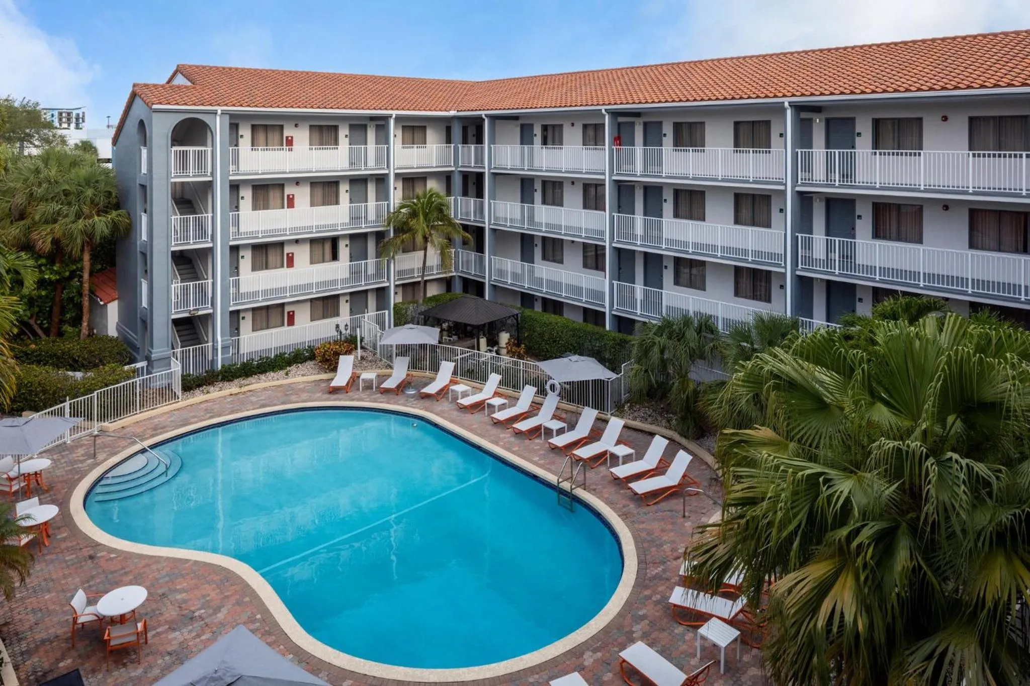 Swimming pool in Holiday Inn & Suites Boca Raton - North
