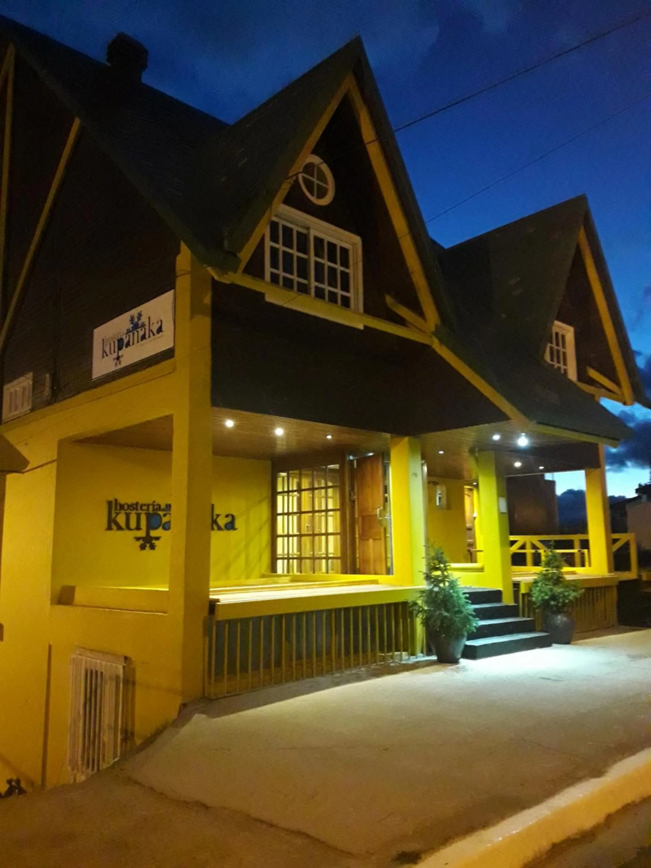 Facade/entrance in Hosteria Kupanaka