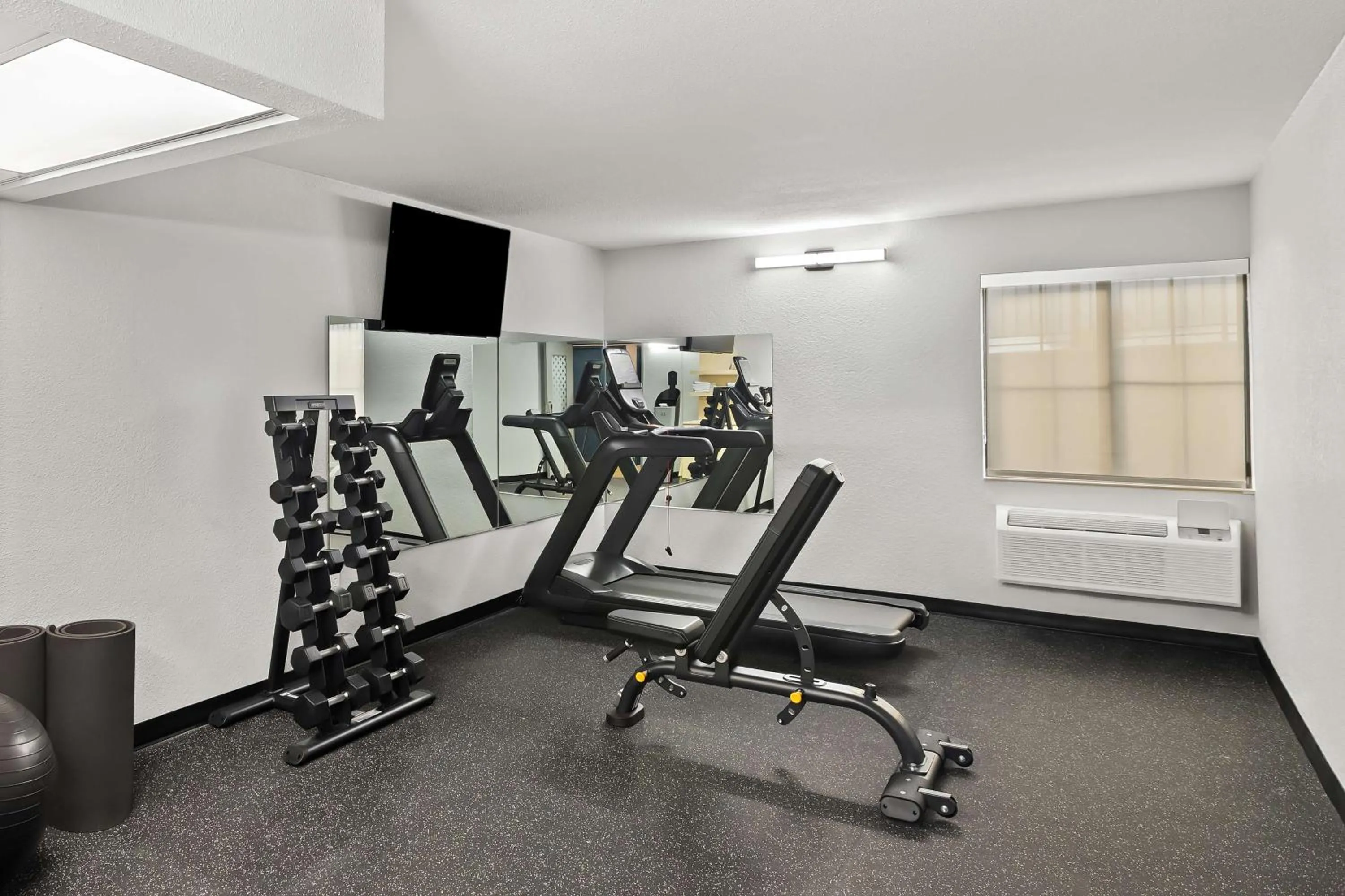 Fitness centre/facilities in Super 8 by Wyndham Wichita East