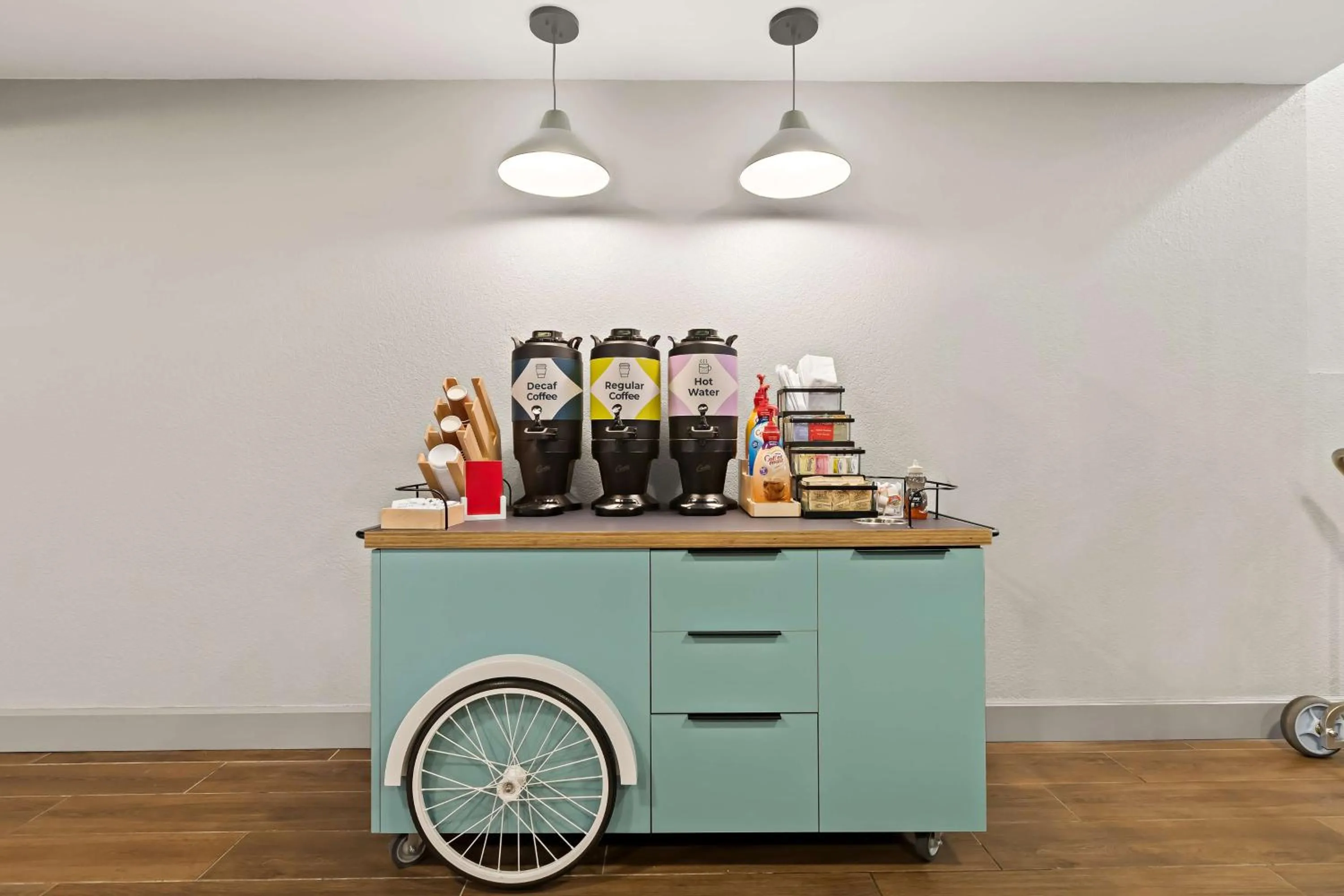 Dining area in Super 8 by Wyndham Wichita East