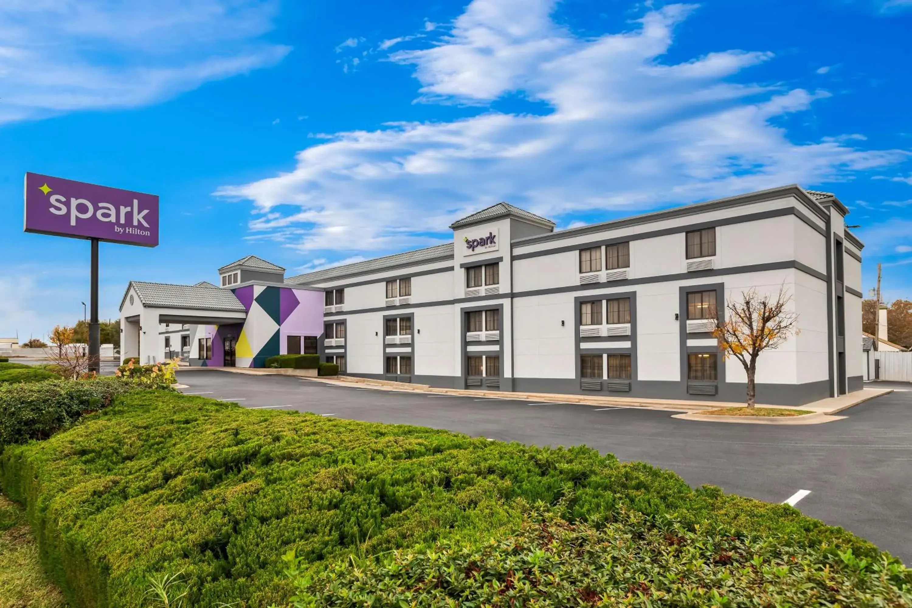 Property building in Spark by Hilton Wichita East Property building in Spark by Hilton Wichita East