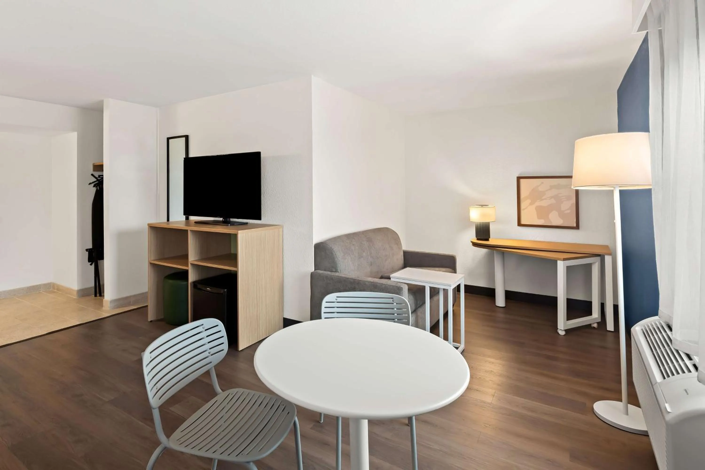 Living room in Super 8 by Wyndham Wichita East