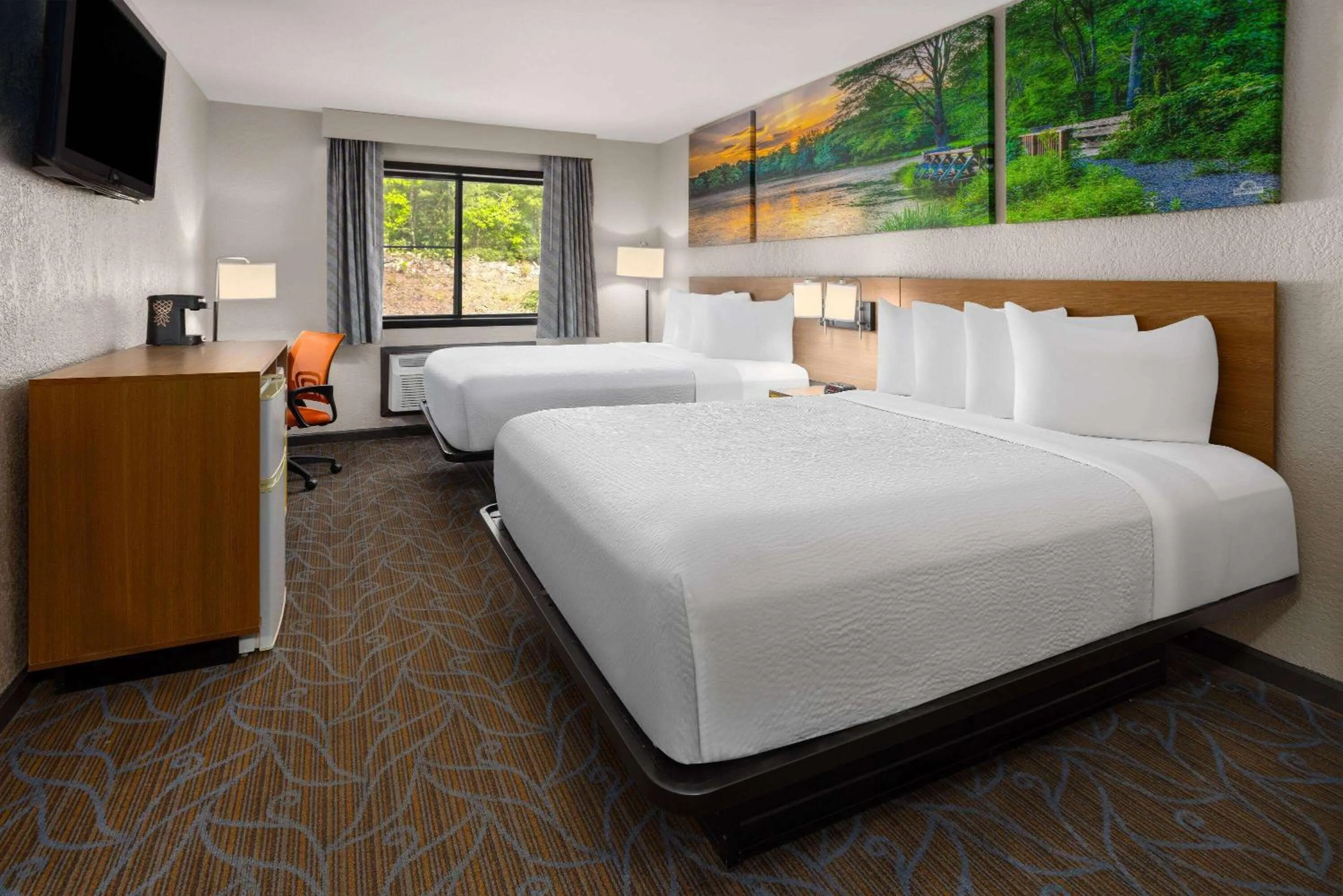 Photo of the whole room, Bed in Days Inn by Wyndham Wurtsboro