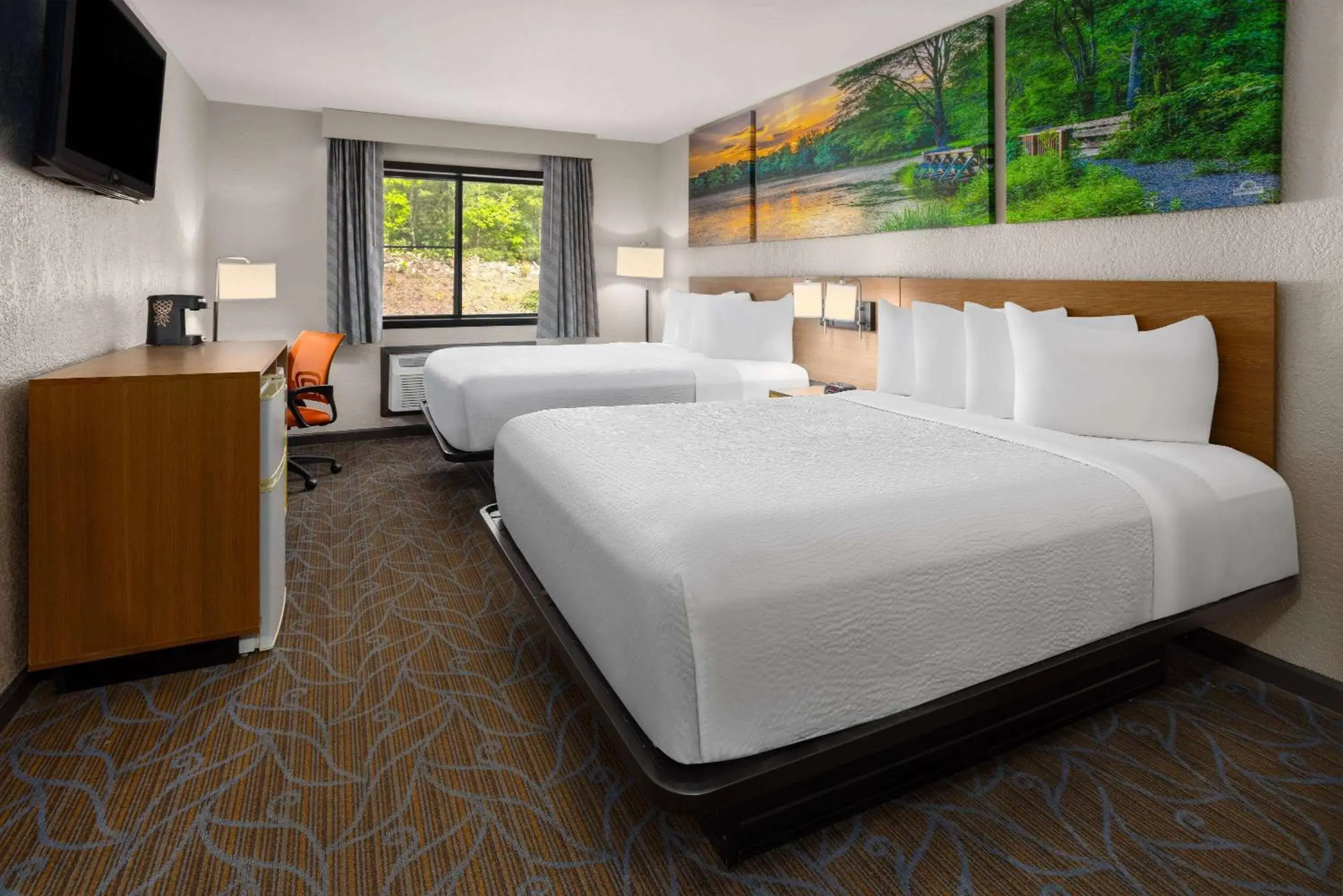 Photo of the whole room, Bed in Days Inn by Wyndham Wurtsboro Photo of the whole room, Bed in Days Inn by Wyndham Wurtsboro