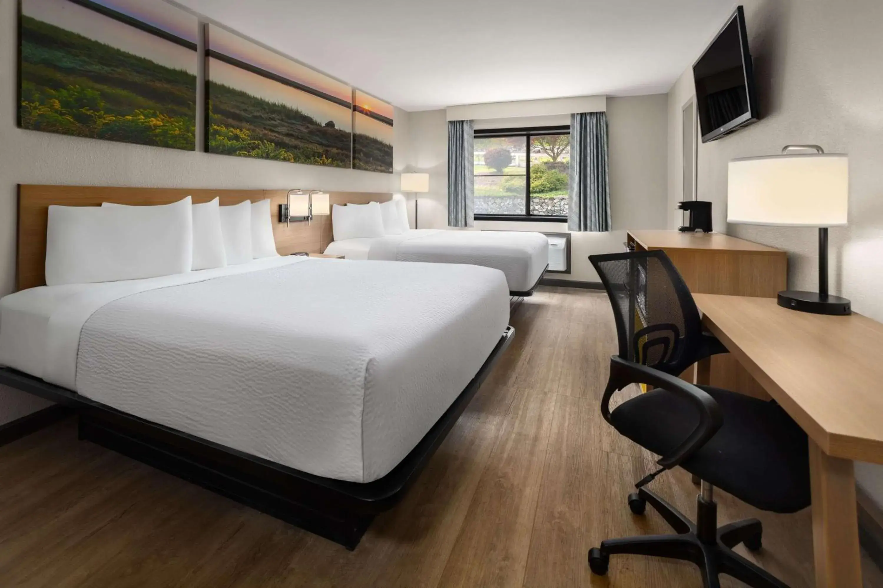 Photo of the whole room, Bed in Days Inn by Wyndham Wurtsboro Photo of the whole room, Bed in Days Inn by Wyndham Wurtsboro