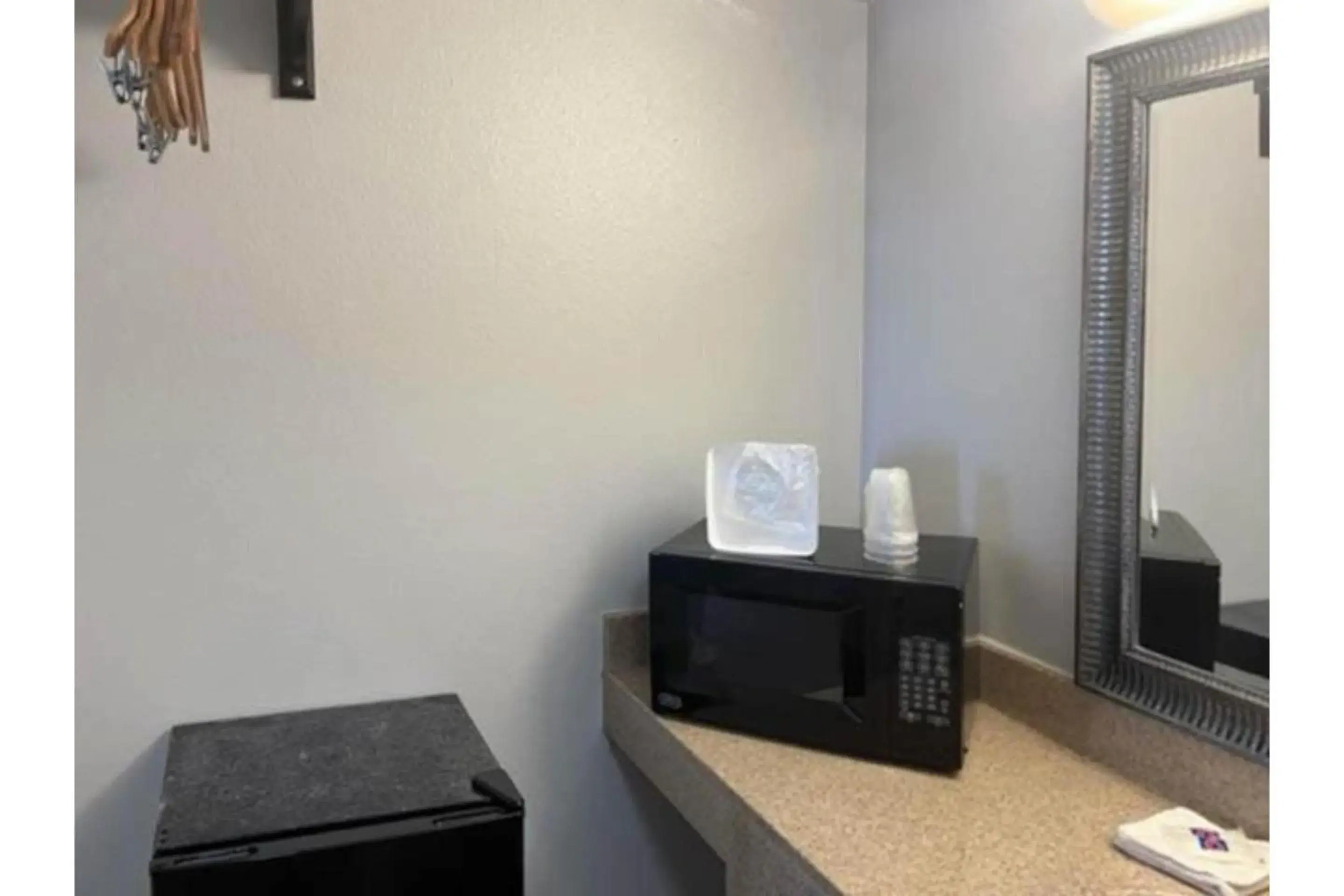 Bedroom in Motel 6 Riviera Beach FL Bedroom in Motel 6 Riviera Beach FL