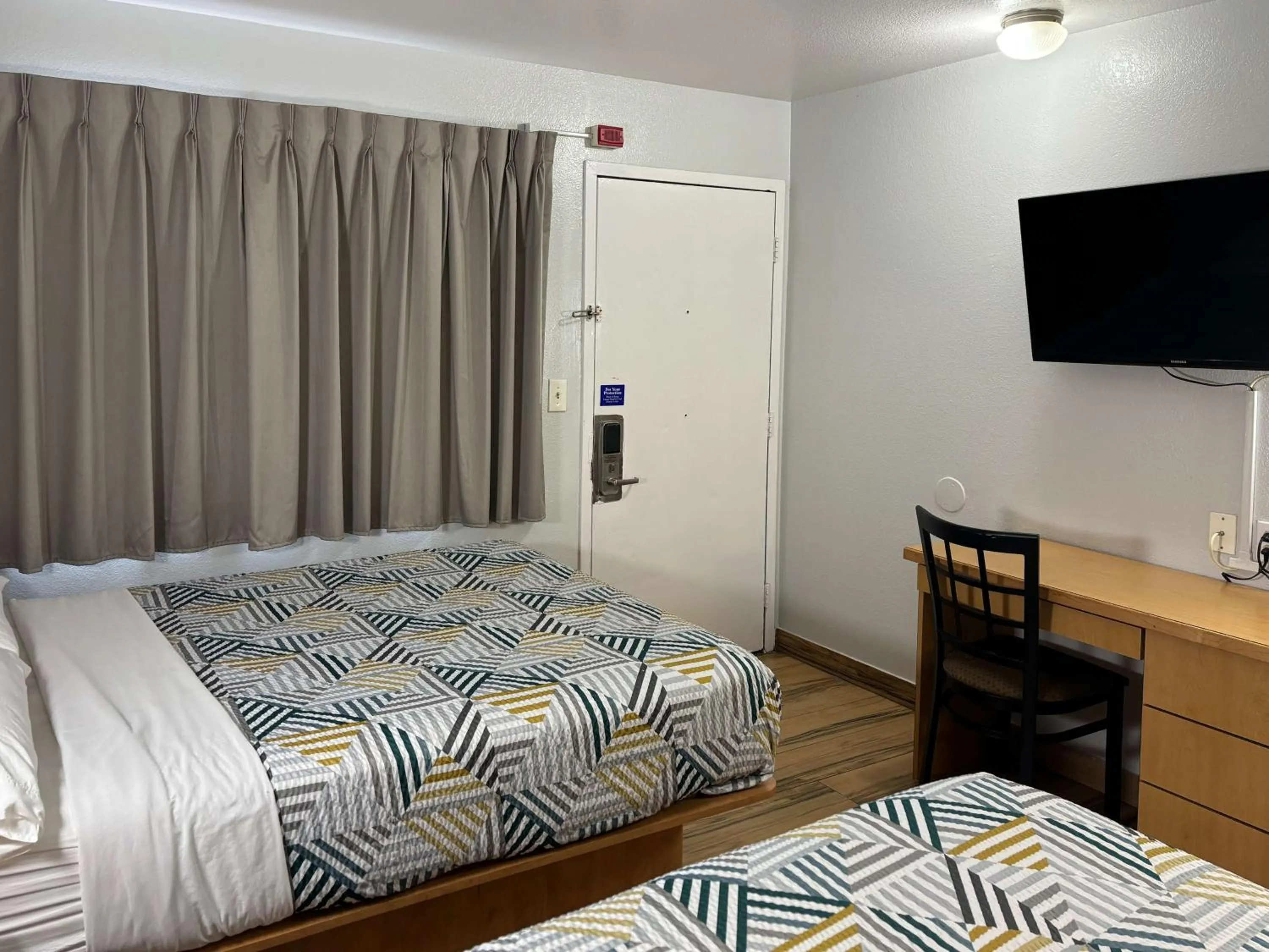 Bedroom, Bed in Motel 6 Riviera Beach FL