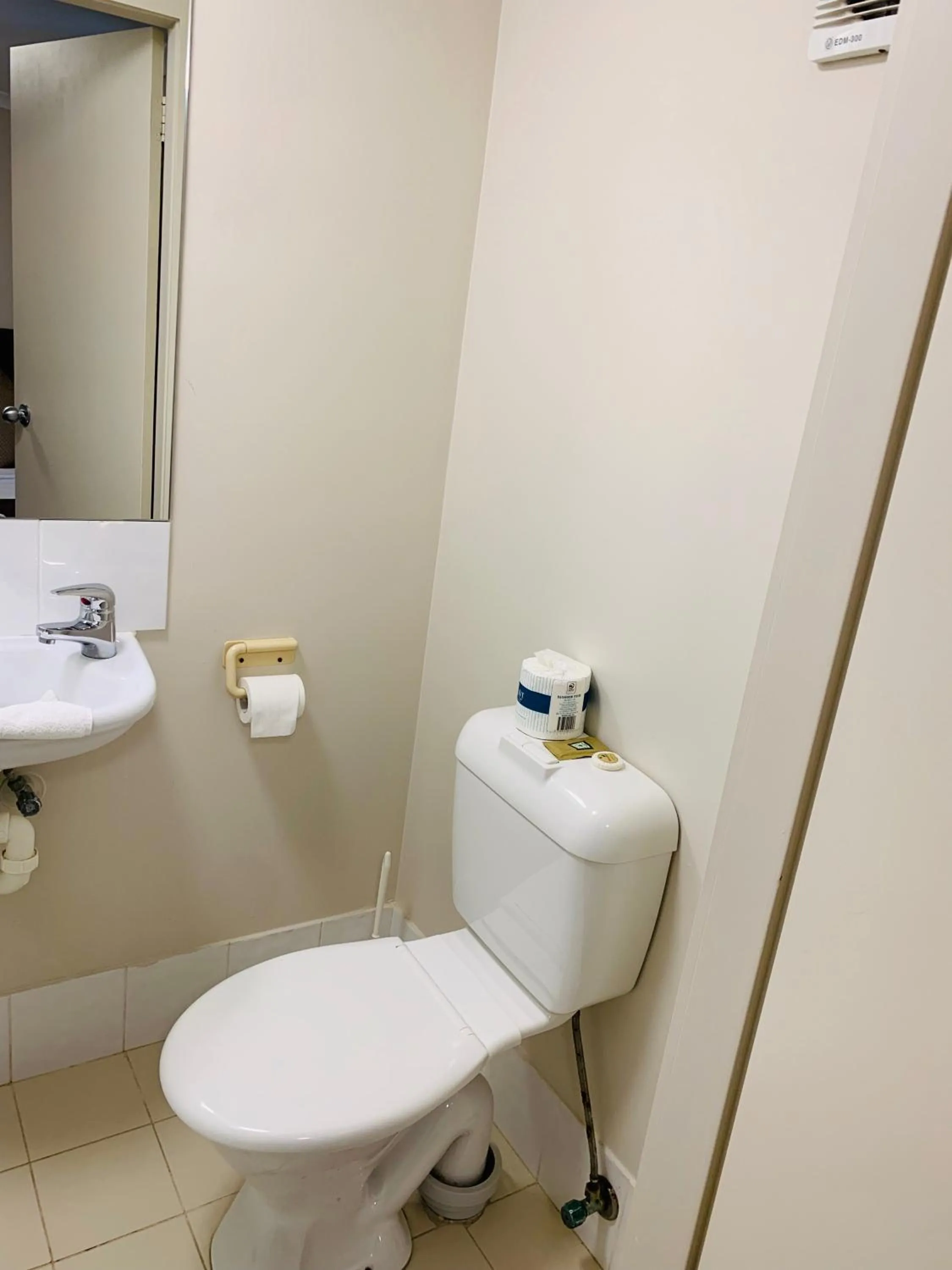 Bathroom in Greenwich Inn Motel