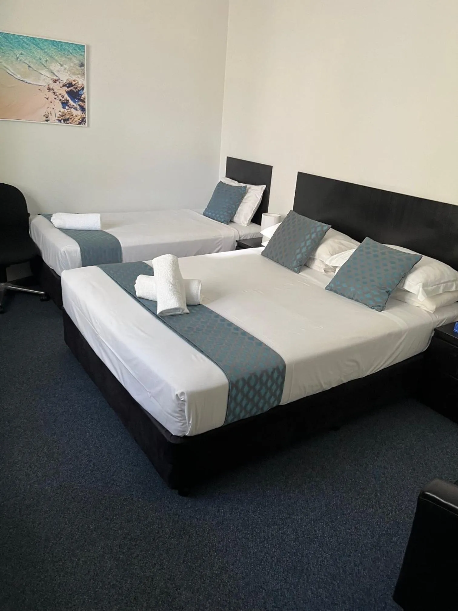 Bed in Greenwich Inn Motel