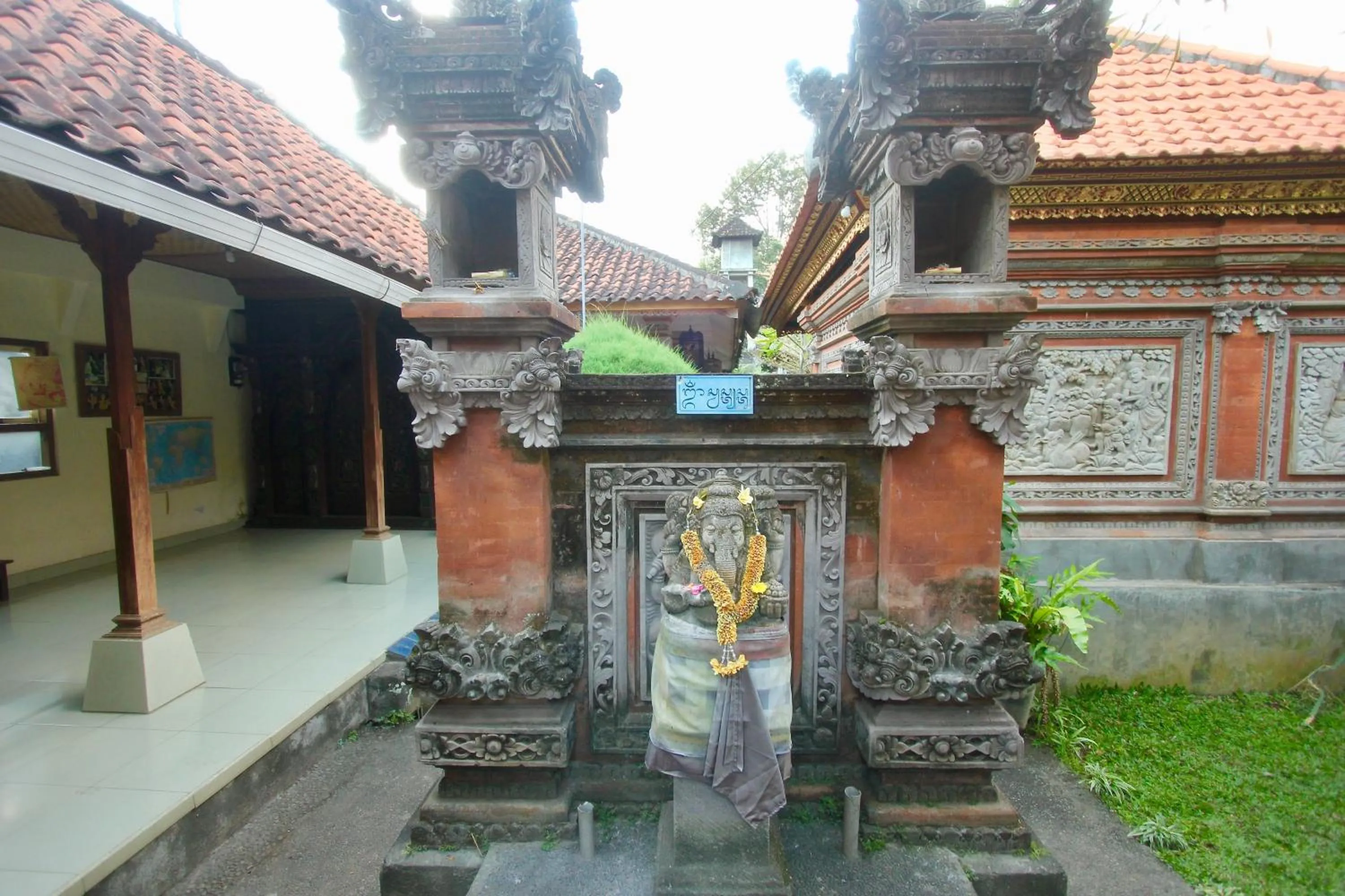 Facade/entrance in Rahayu House Ubud