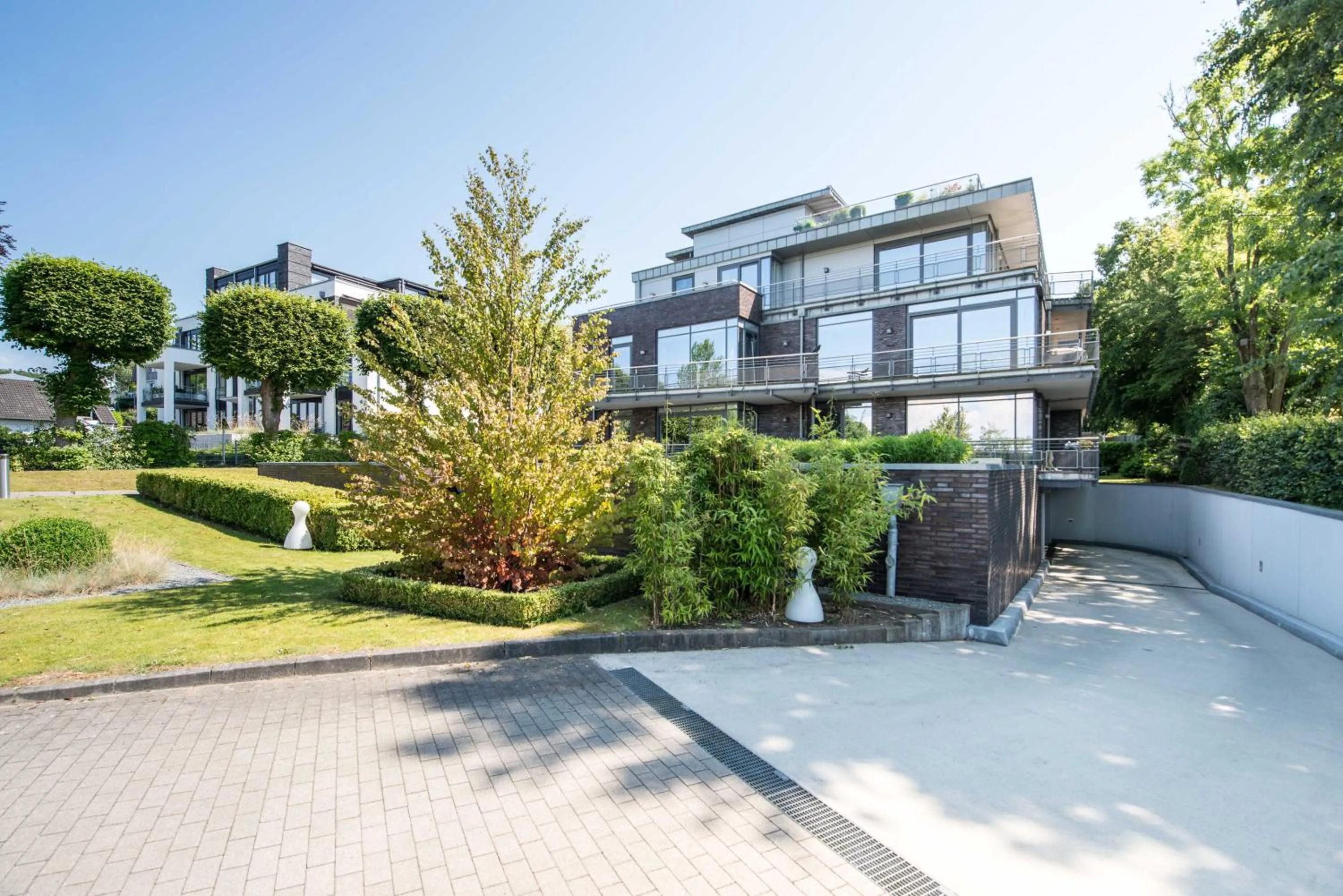 Property building in Exklusive Ferienwohnung mit Wasser