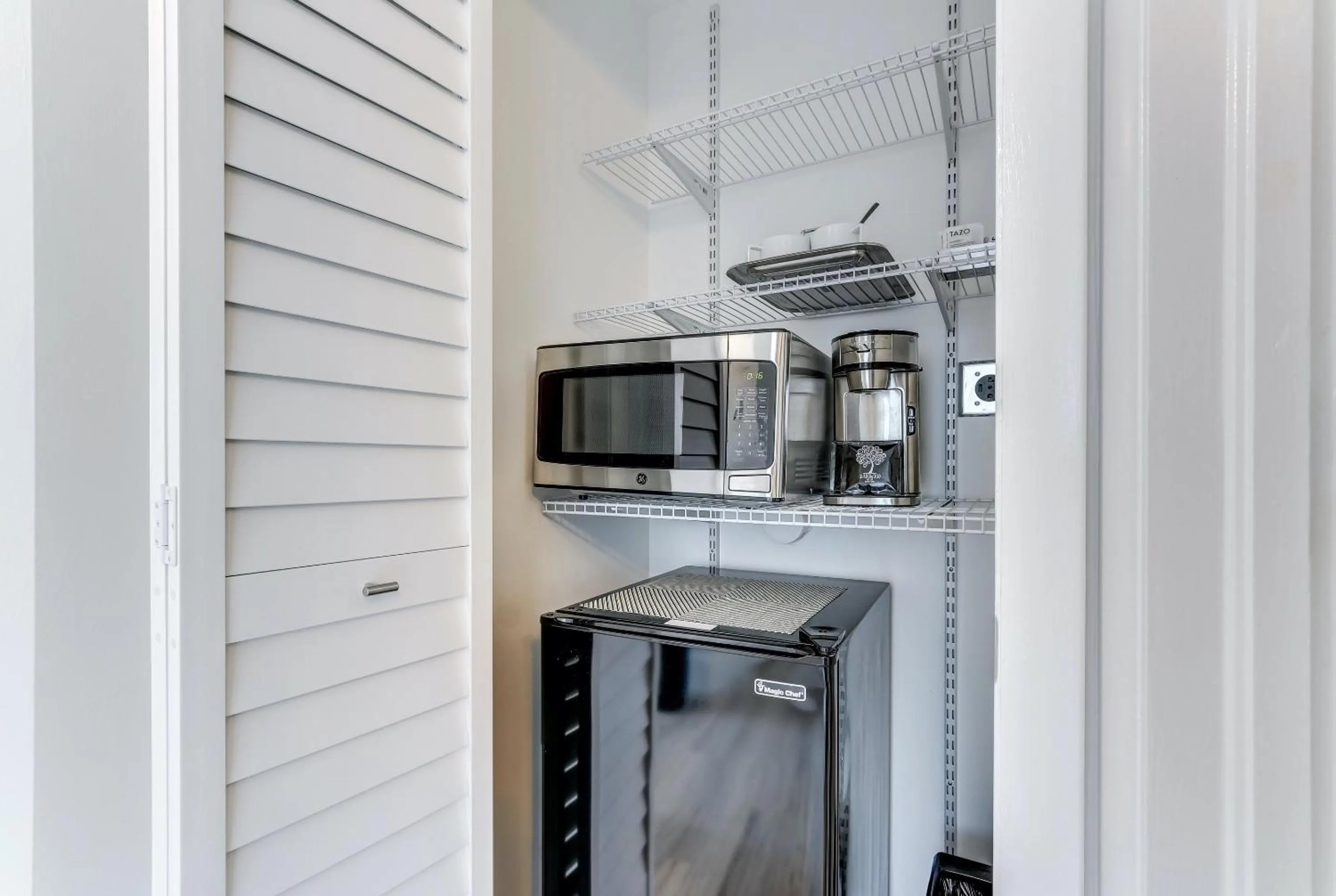 Coffee/tea facilities in iCoconutGrove - Luxurious Vacation Rentals in Coconut Grove