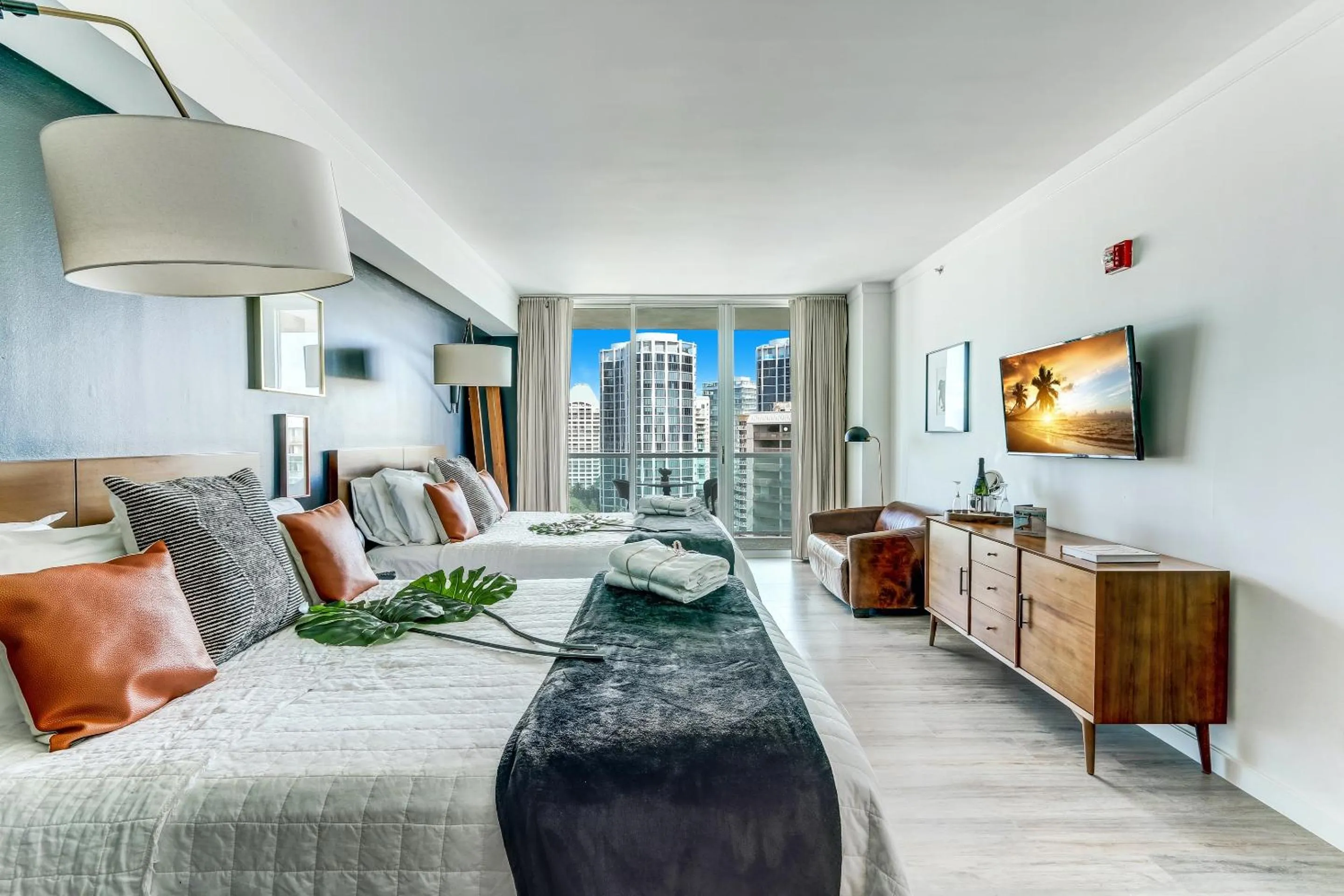 Photo of the whole room, Bed in iCoconutGrove - Luxurious Vacation Rentals in Coconut Grove