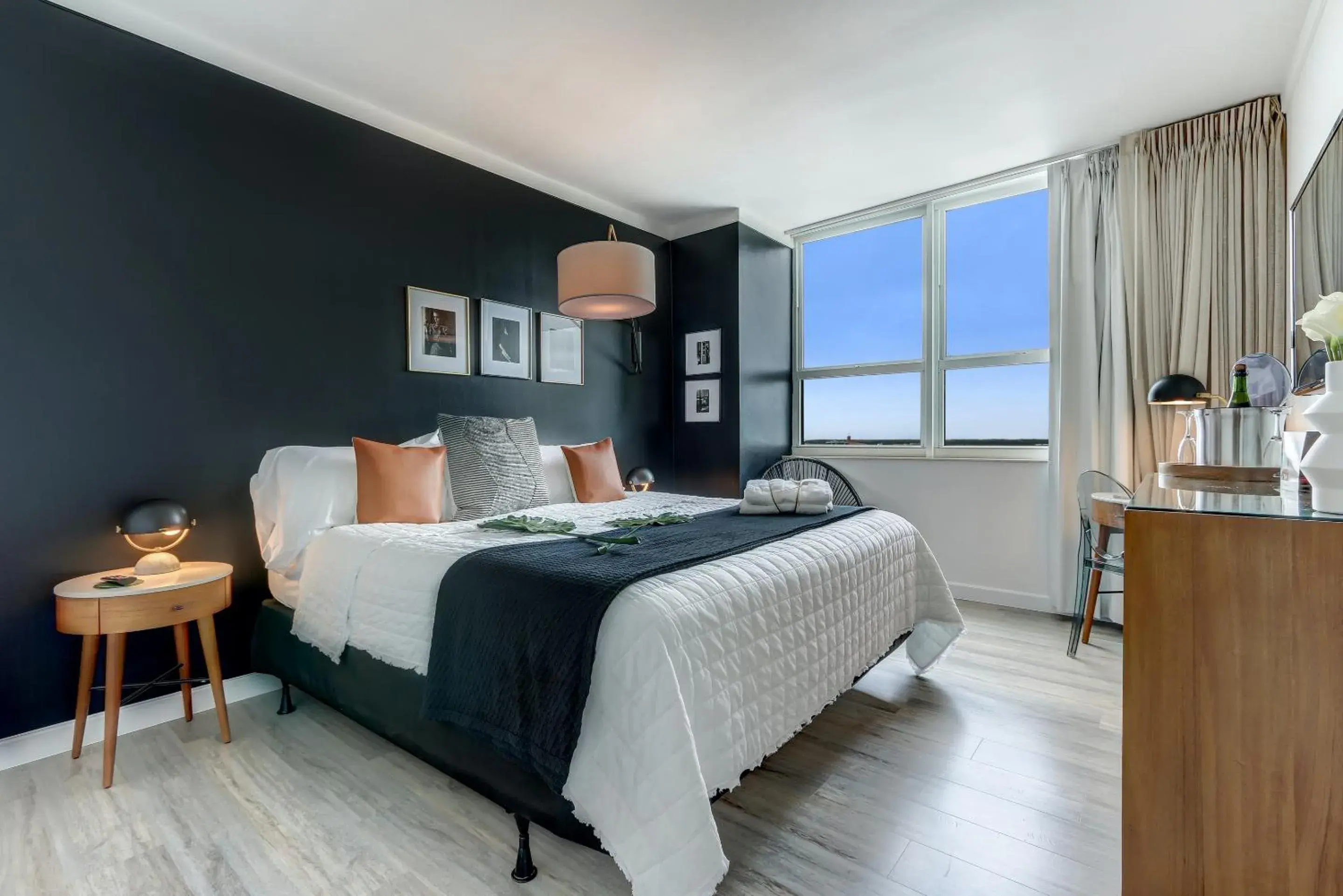 Beautiful City View Room in Coconut Grove (No Balcony or Kitchen) in iCoconutGrove - Luxurious Vacation Rentals in Coconut Grove Beautiful City View Room in Coconut Grove (No Balcony or Kitchen) in iCoconutGrove - Luxurious Vacation Rentals in Coconut Grove