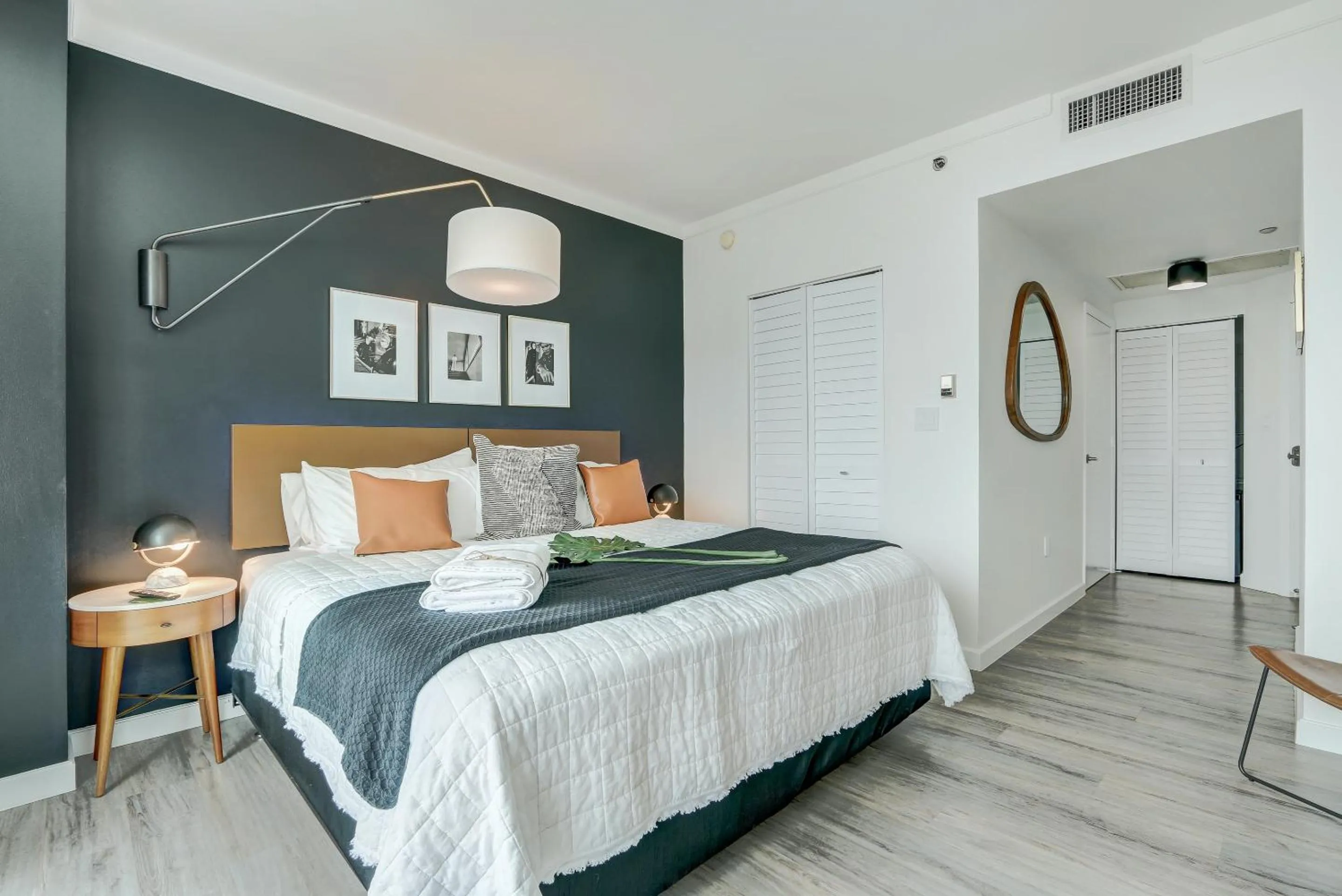 Bed in iCoconutGrove - Luxurious Vacation Rentals in Coconut Grove