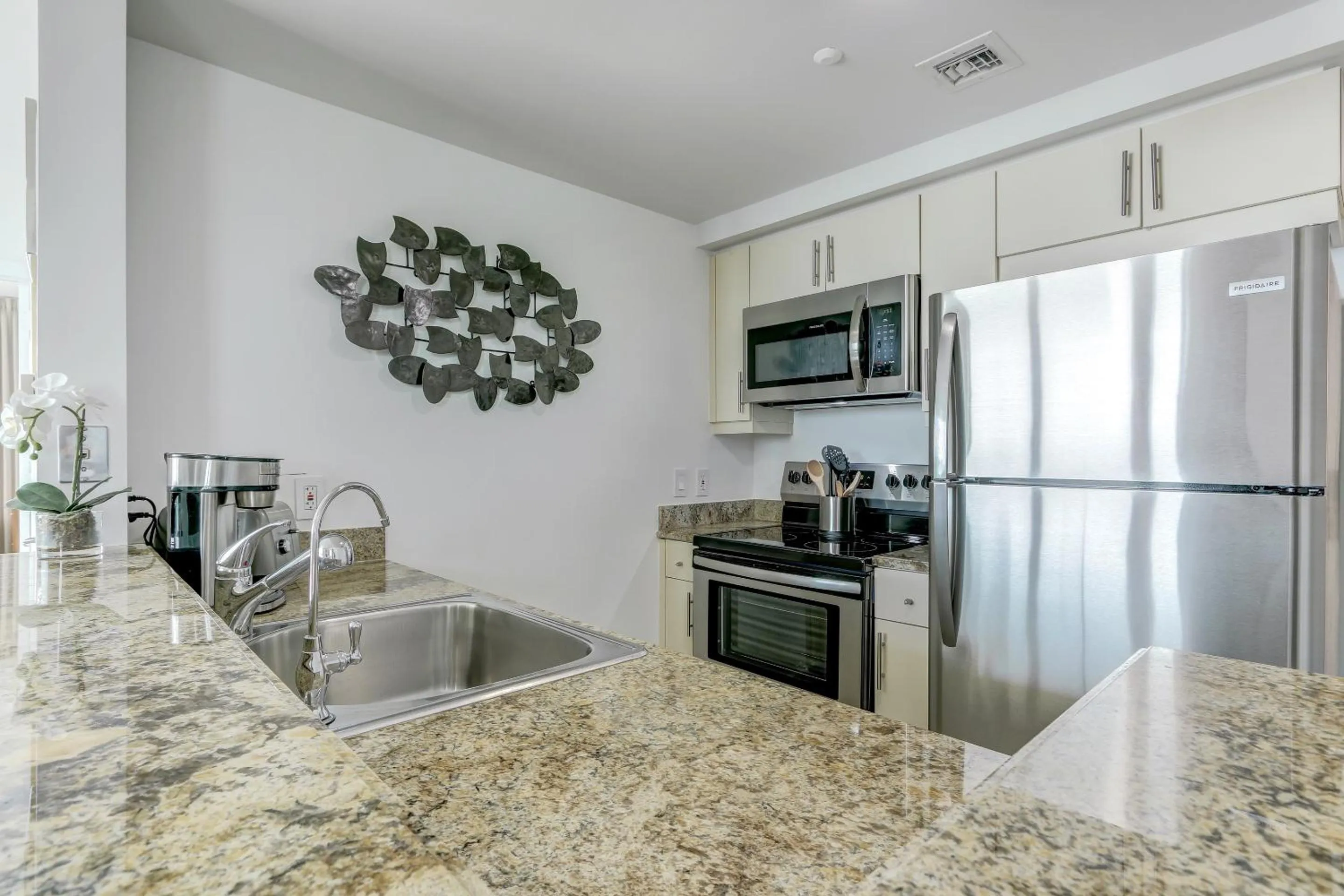 Kitchen or kitchenette in iCoconutGrove - Luxurious Vacation Rentals in Coconut Grove