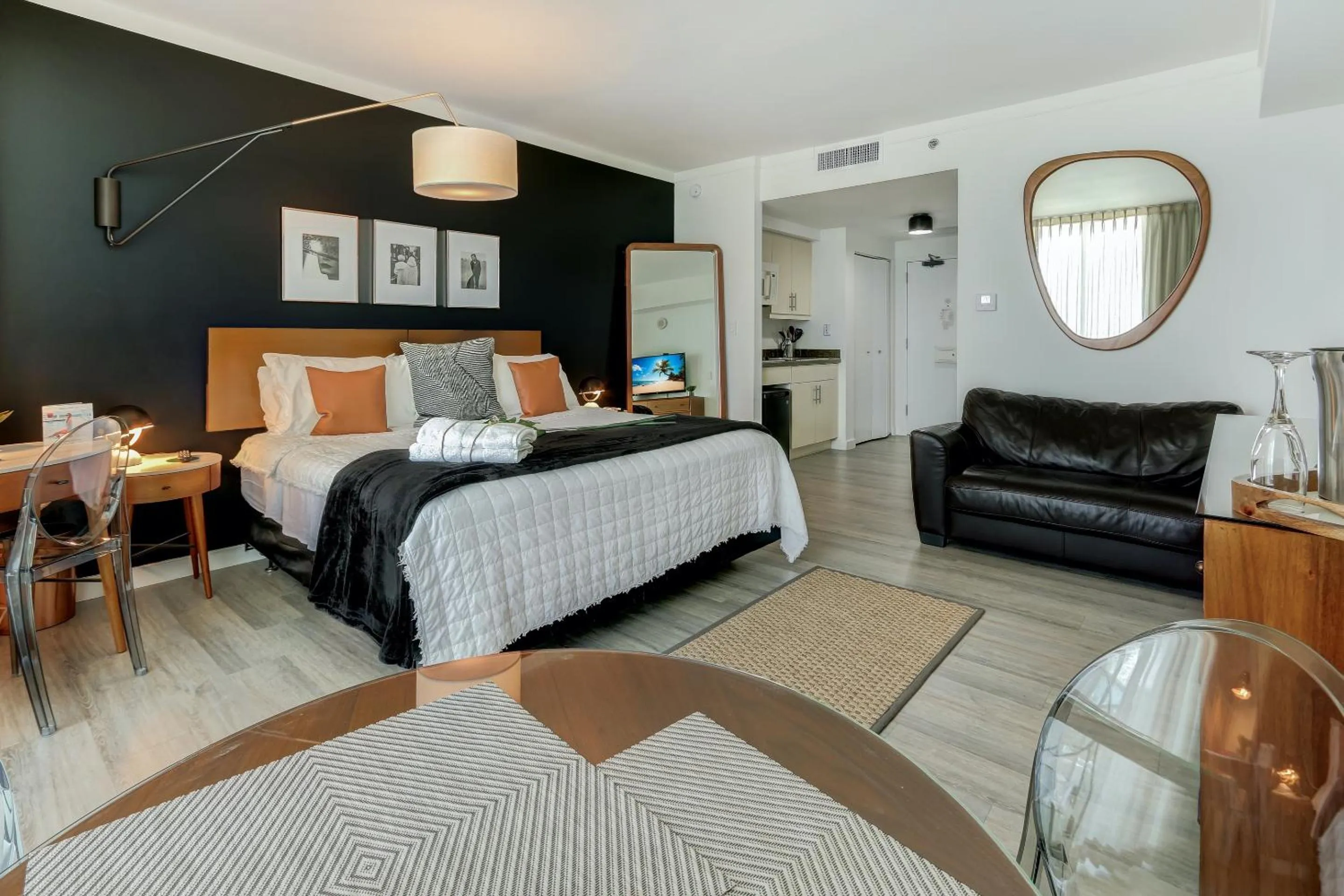 Bed in iCoconutGrove - Luxurious Vacation Rentals in Coconut Grove