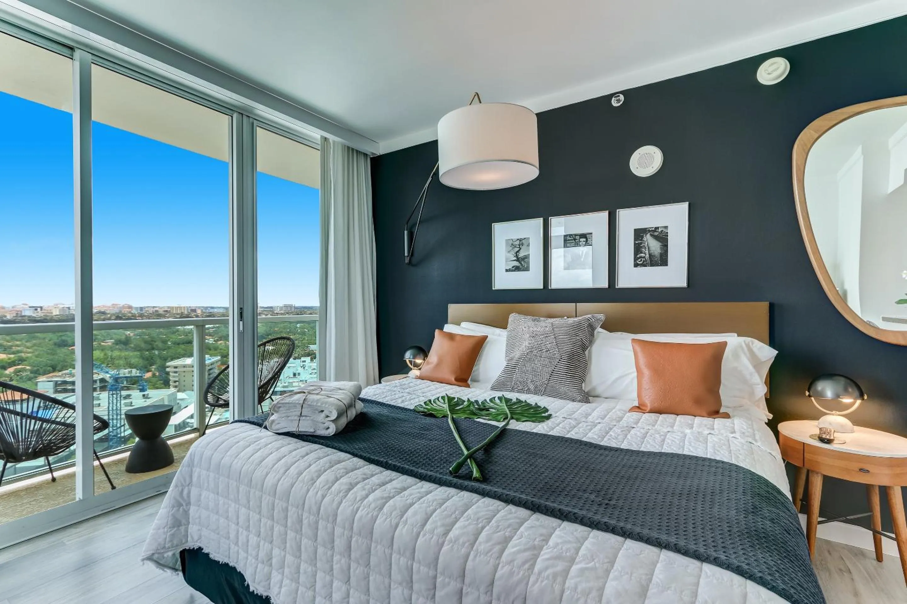 Bedroom, Bed in iCoconutGrove - Luxurious Vacation Rentals in Coconut Grove