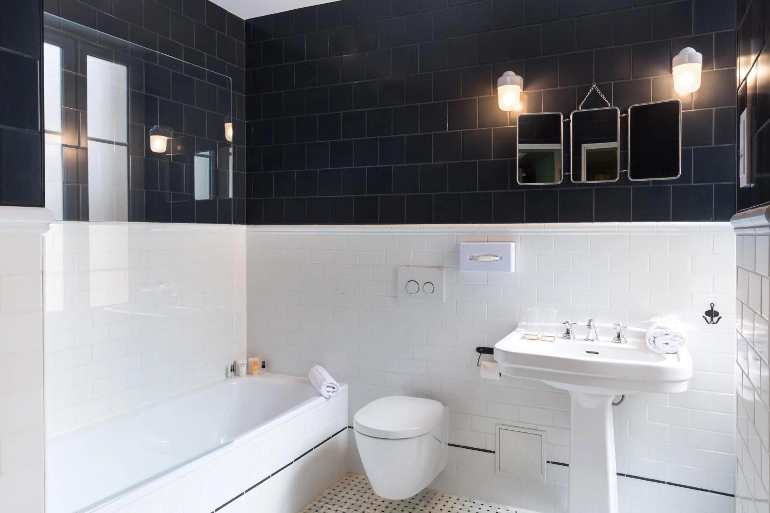 Toilet in Hôtel Silky by HappyCulture