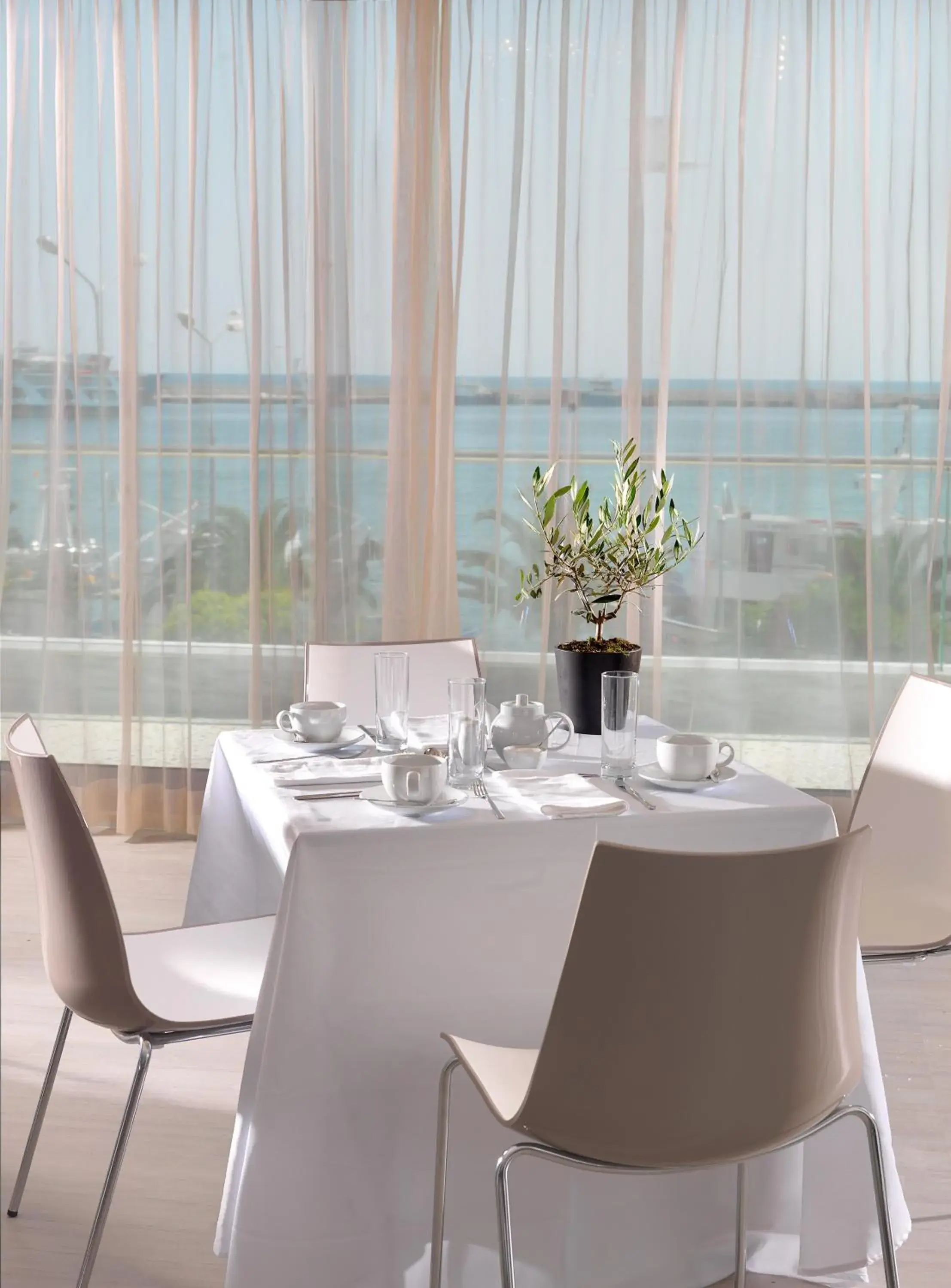 Restaurant/places to eat in Airotel Galaxy Restaurant/places to eat in Airotel Galaxy