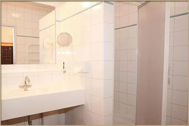 Shower in Relax- & Wanderhotel Poppengut