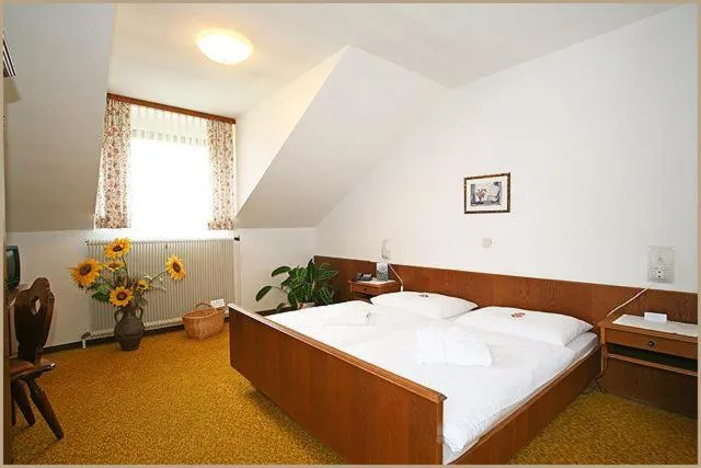 Bed in Relax- & Wanderhotel Poppengut