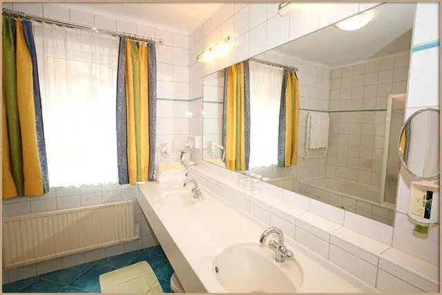 Junior Suite with Balcony in Relax- & Wanderhotel Poppengut Junior Suite with Balcony in Relax- & Wanderhotel Poppengut