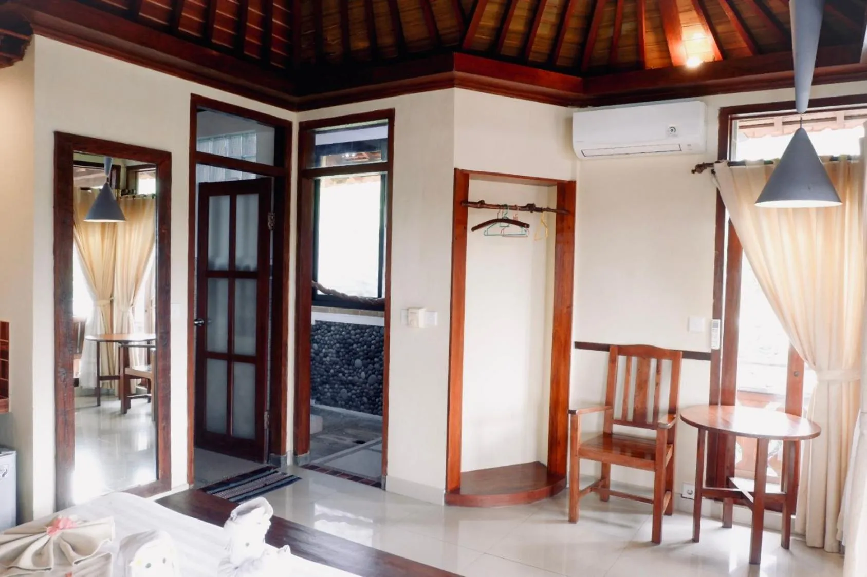 Bathroom, Bed in Amed Cafe & Hotel Kebun Wayan
