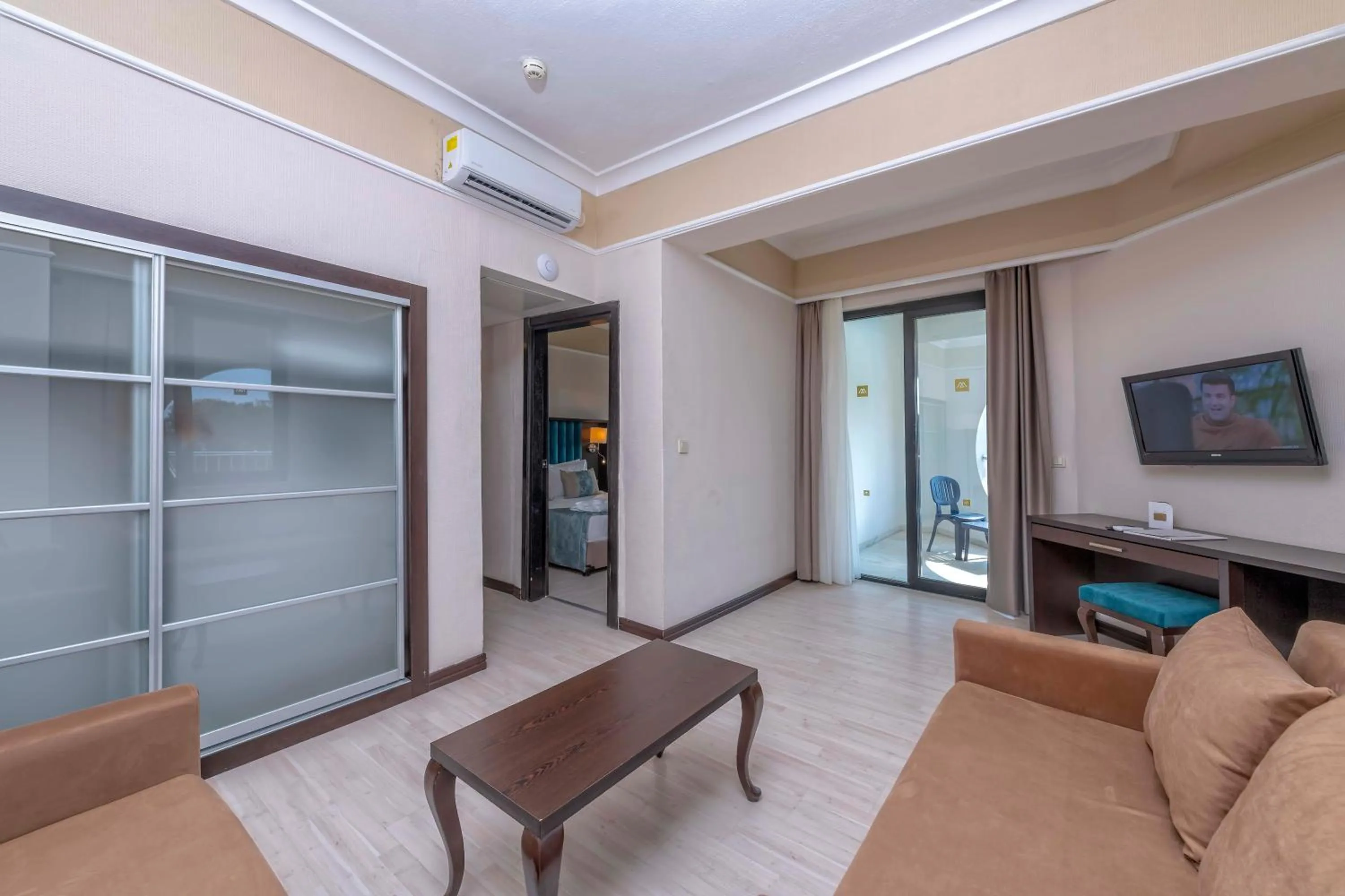 TV and multimedia in Labranda Excelsior Hotel