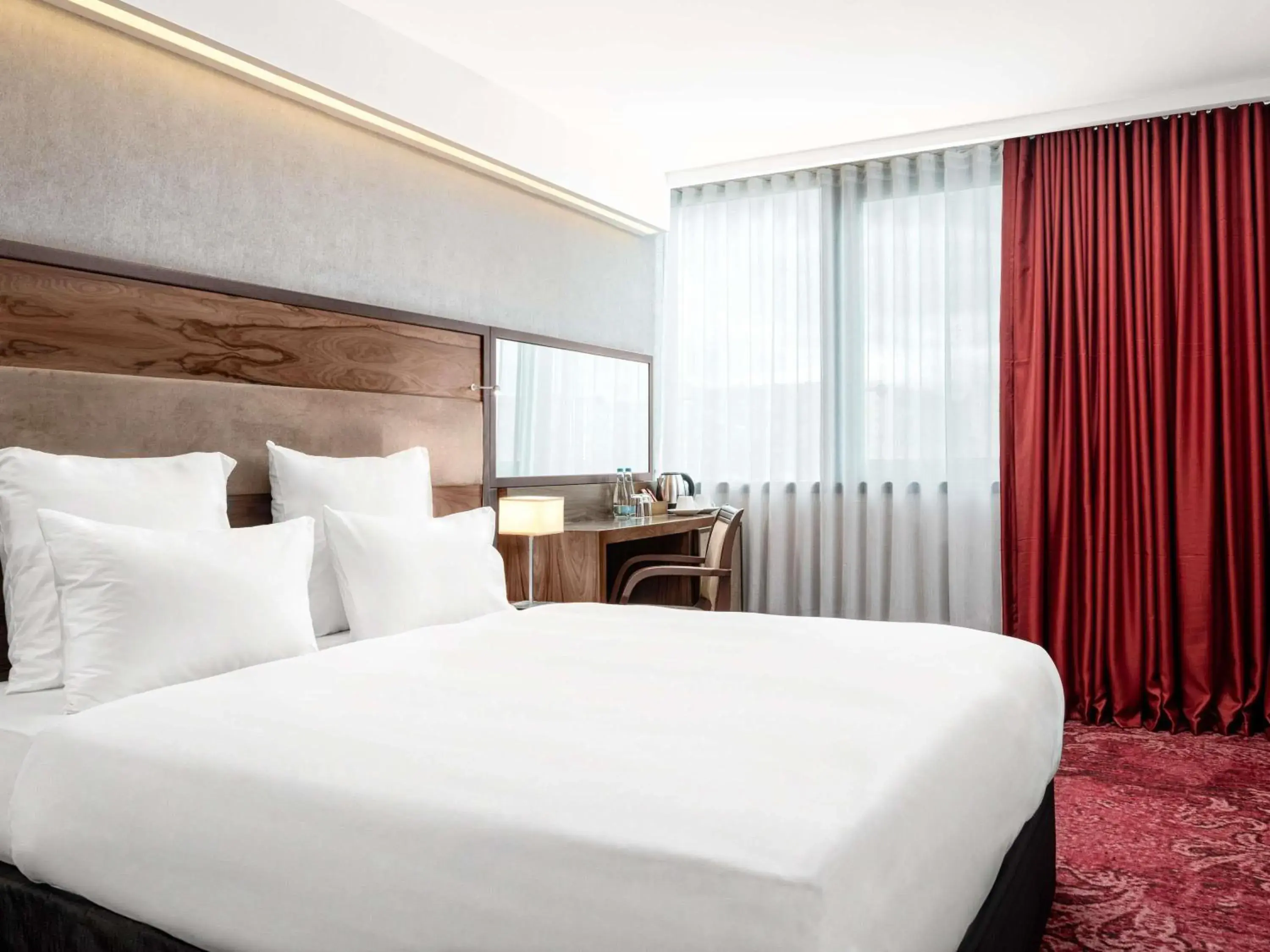 Bedroom, Bed in Movenpick hotel Sarajevo Bedroom, Bed in Movenpick hotel Sarajevo