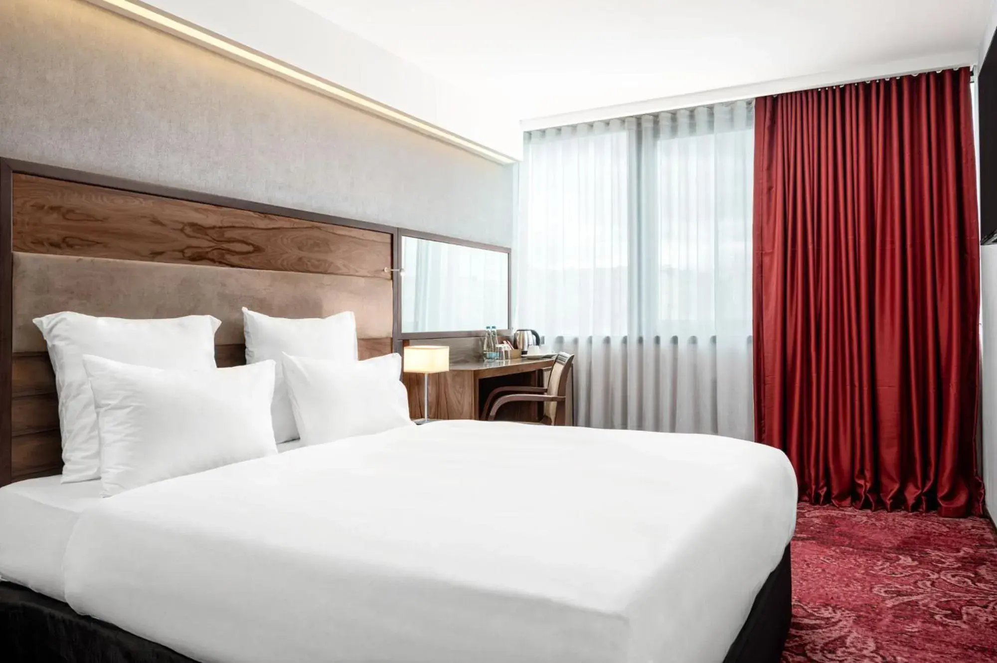 Superior King Room - single occupancy - River Side in Movenpick hotel Sarajevo Superior King Room - single occupancy - River Side in Movenpick hotel Sarajevo