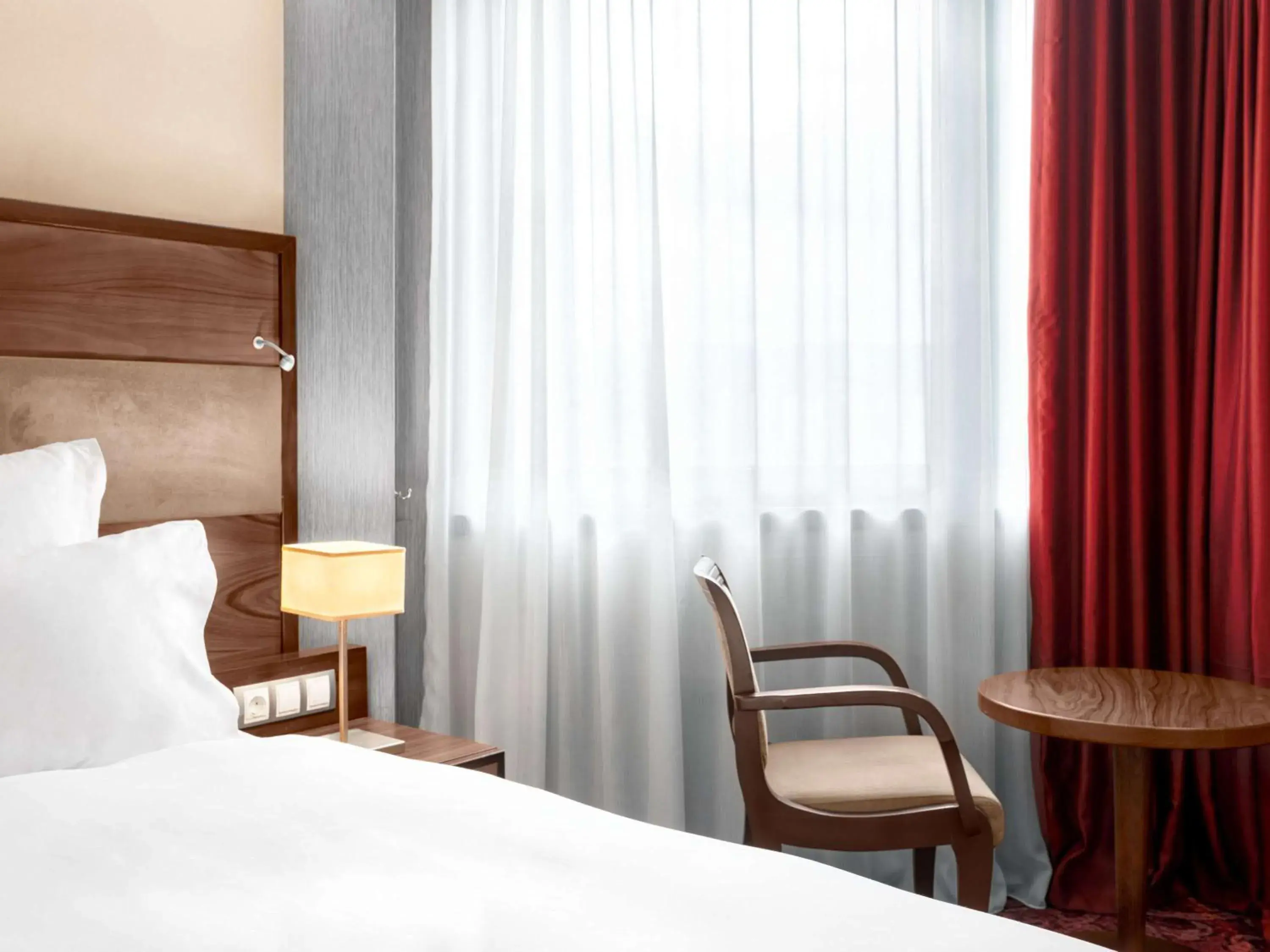 Bedroom, Bed in Movenpick hotel Sarajevo Bedroom, Bed in Movenpick hotel Sarajevo